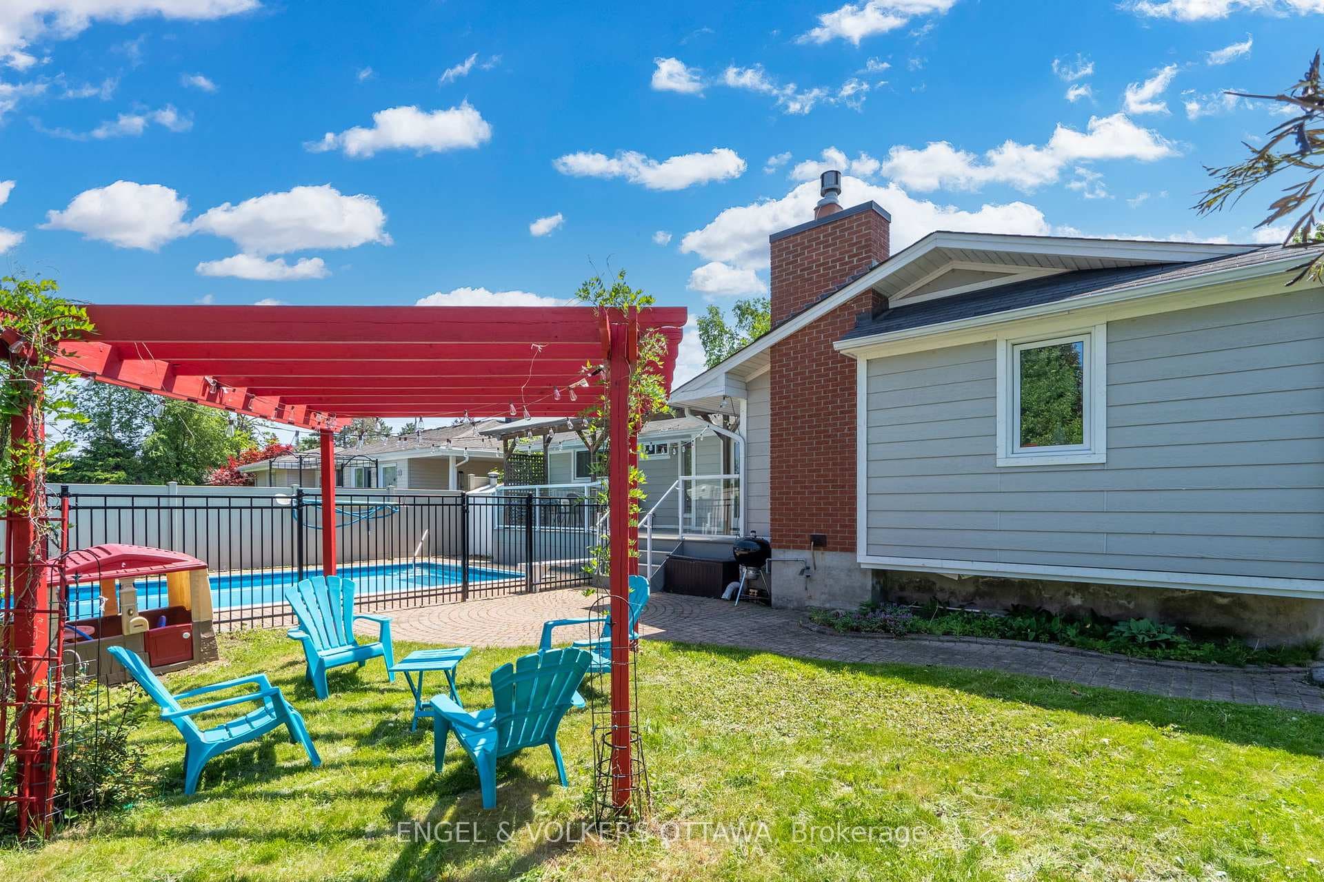 1369 FONTENAY Crescent photo 23