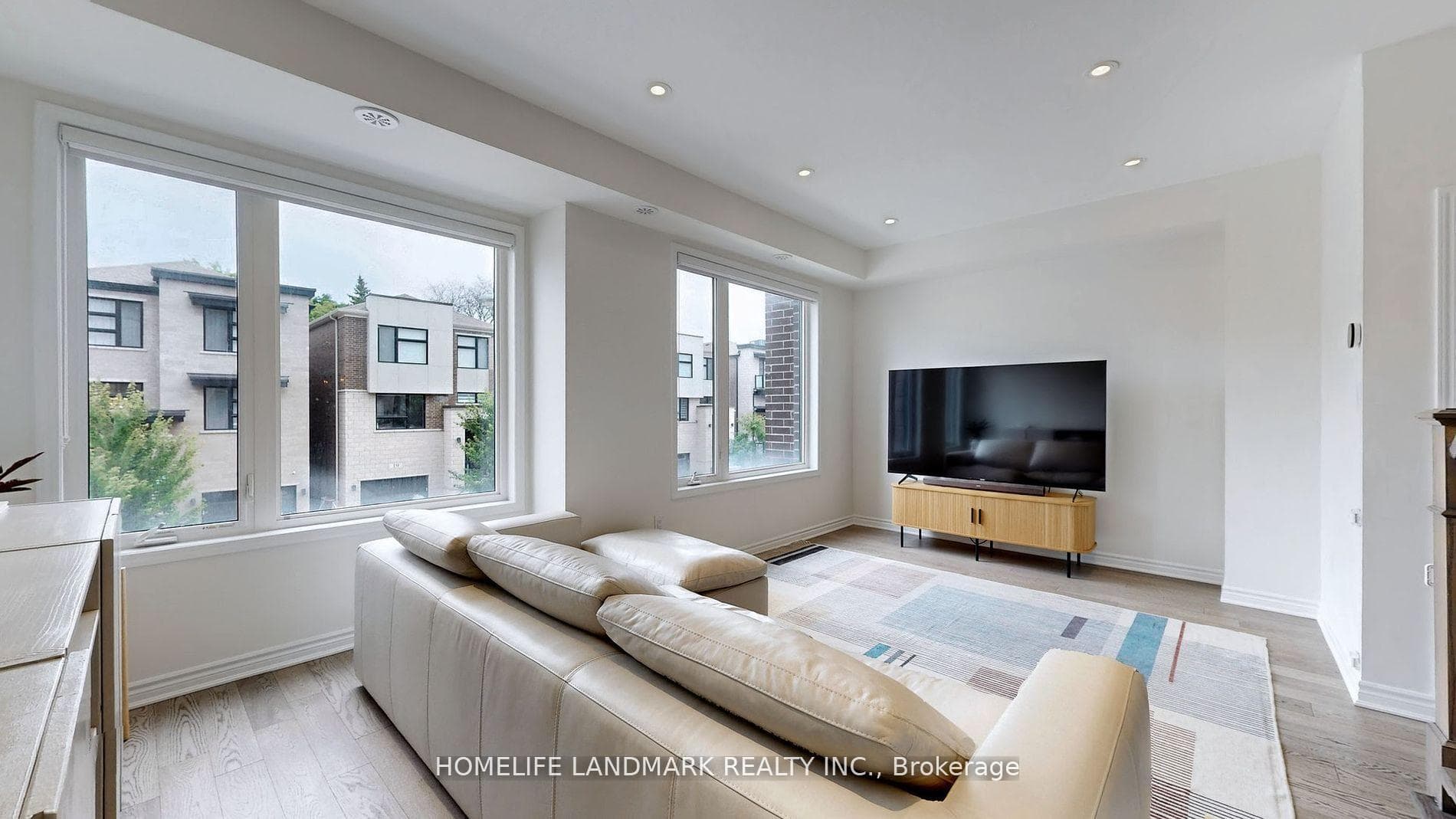26 hollyhock Court photo 9