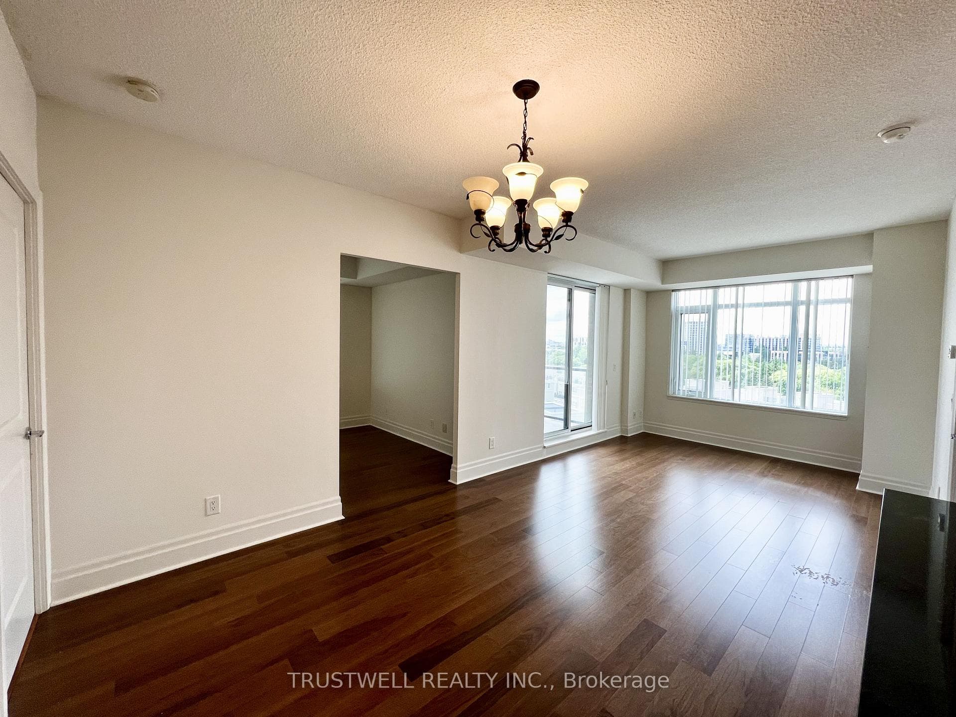 131 Upper Duke Crescent Unit 810 photo 4