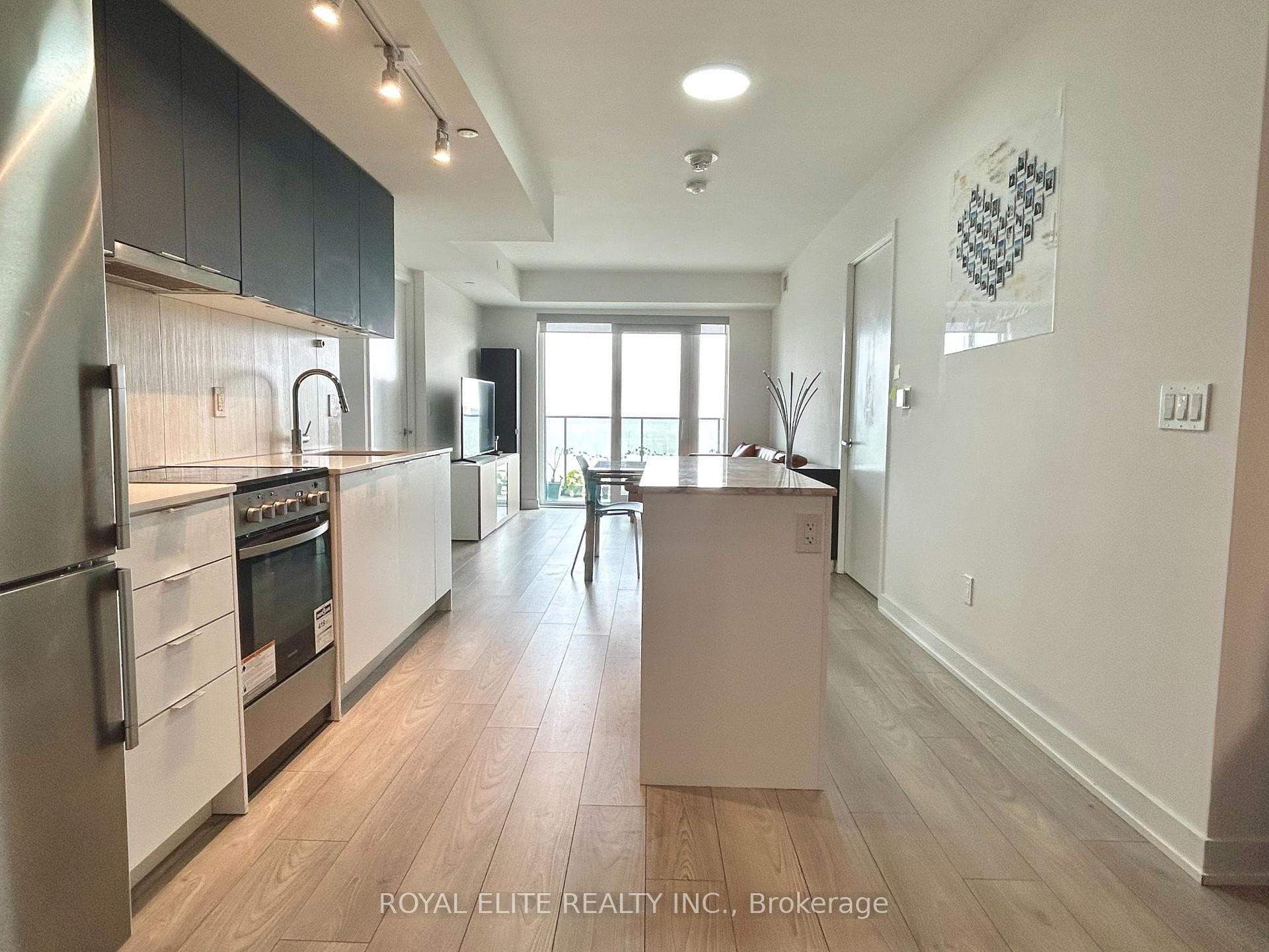 8 Tippett Road Unit 1106 photo 5