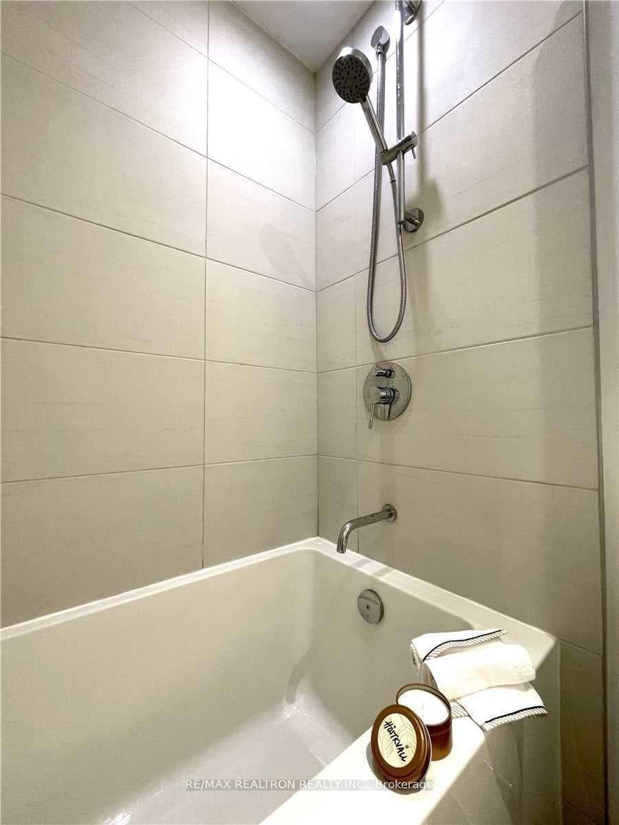 161 Roehampton Avenue Unit 4308 photo 7