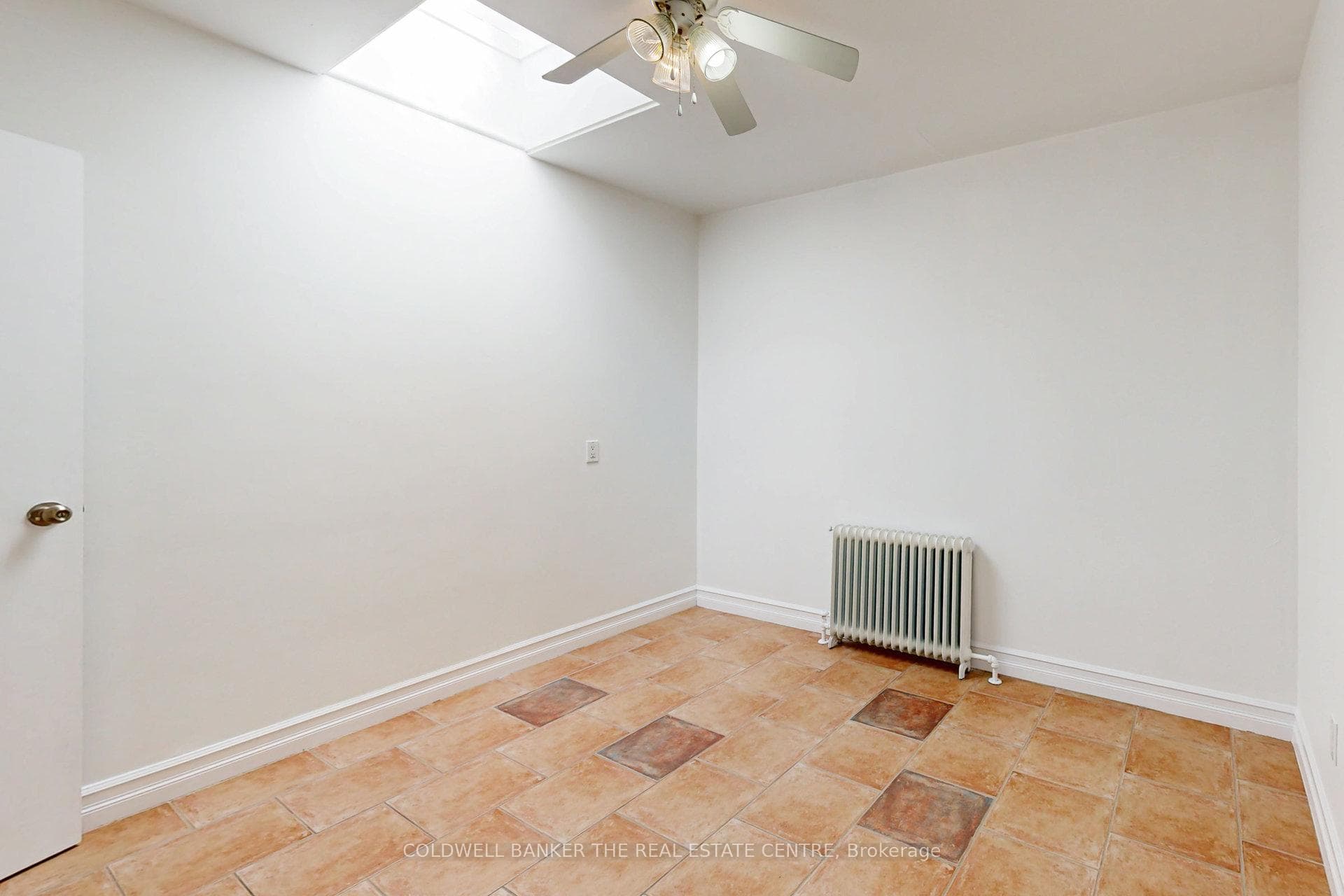 686 A The Queensway N/A photo 12