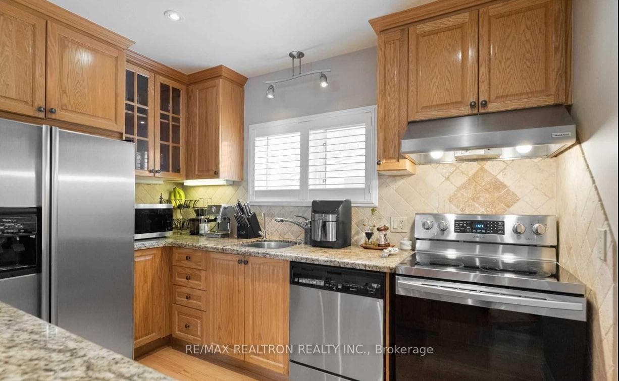 473 Vaughan Road photo 2