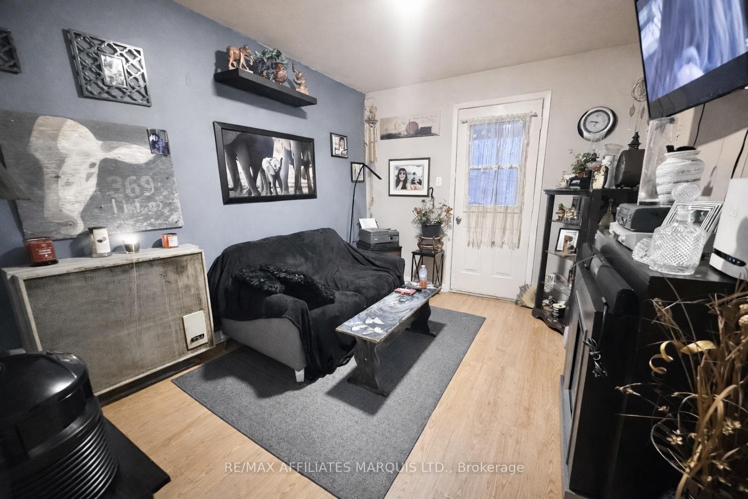 Upper level unit - vacant end of May