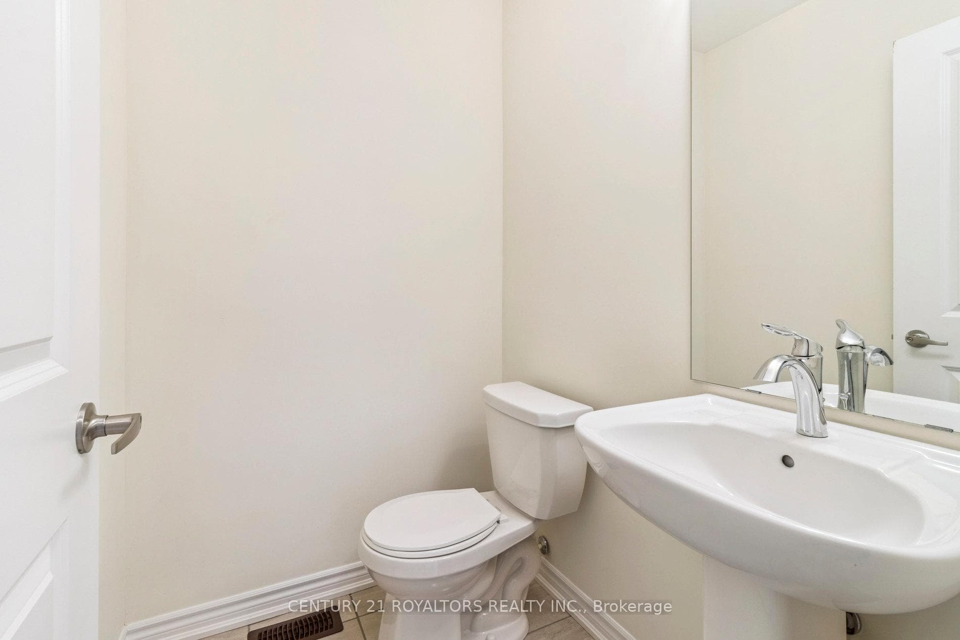 25 Ferragine Crescent photo 21