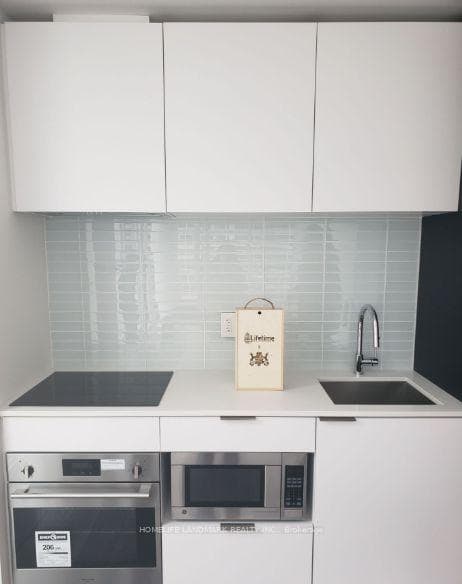 33 Helendale Avenue Unit 1018 photo 4