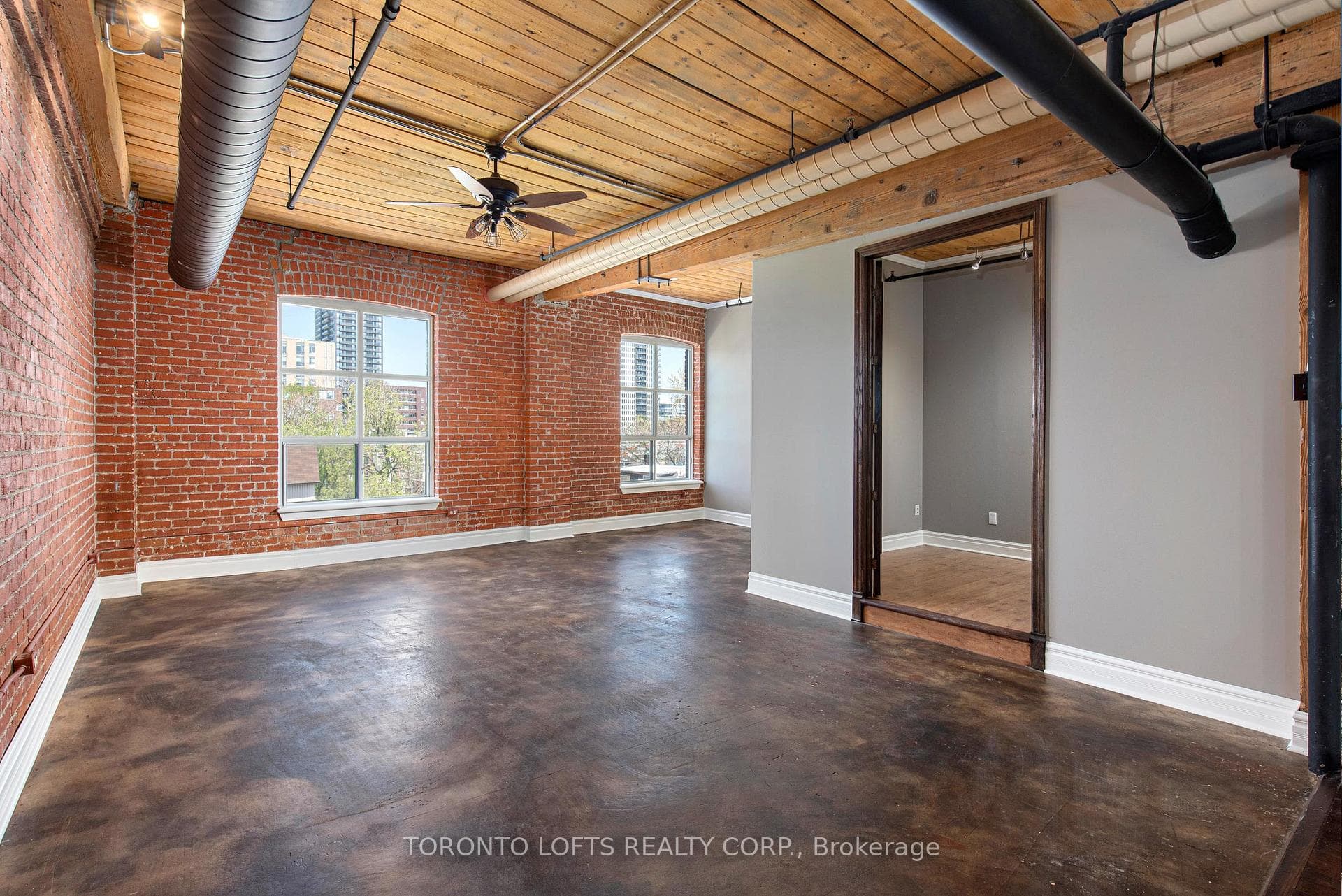 426 Queen Street Unit 405 photo 1