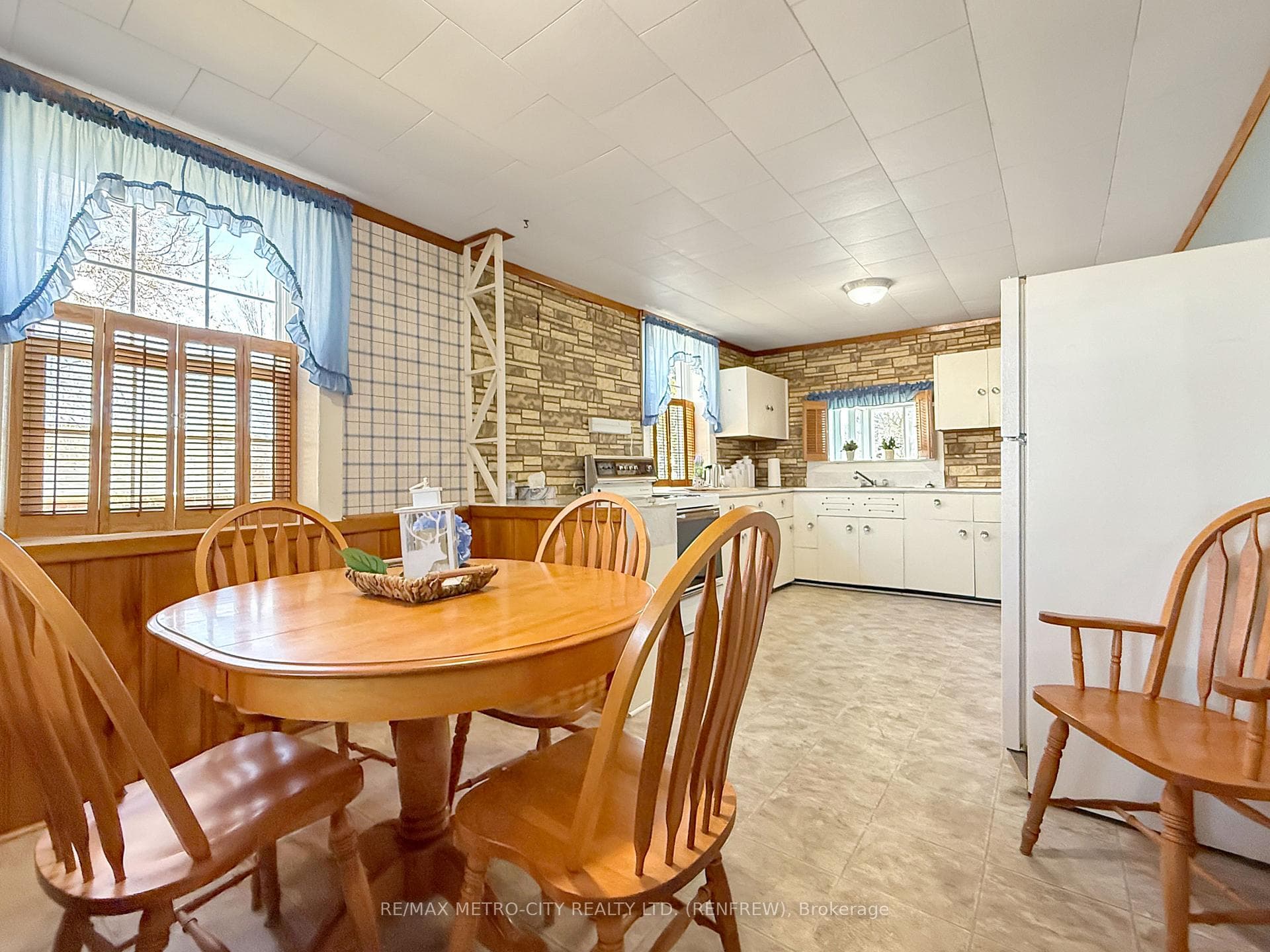 133 Hall Avenue photo 8