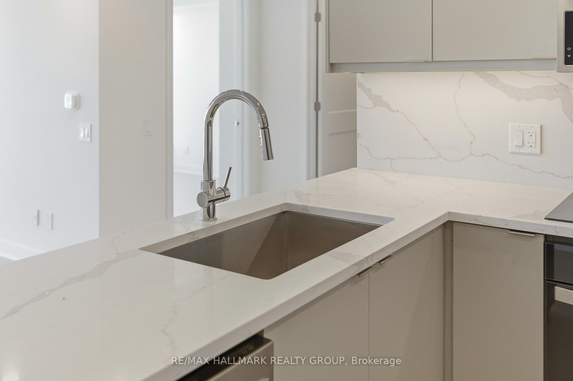 180 George Street Unit 2603 photo 8