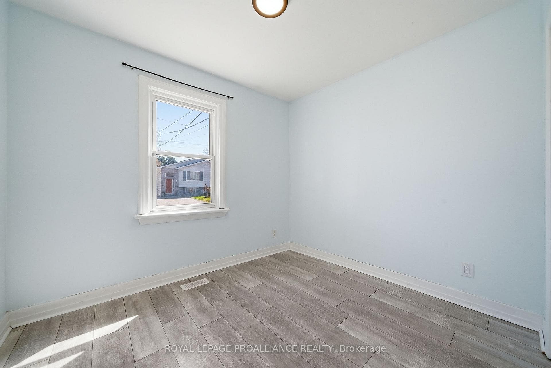 38 Oak Street photo 26
