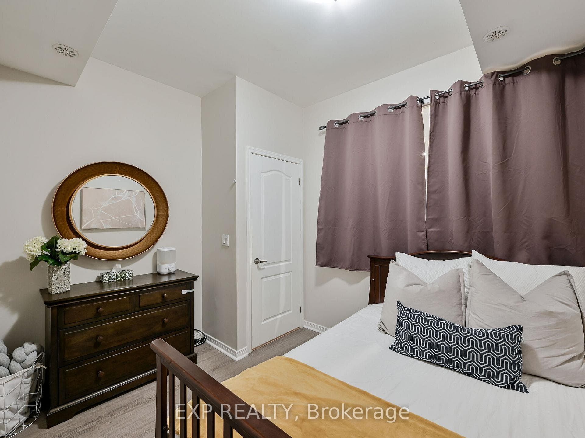 68 Winston Park Boulevard Unit 8 photo 26