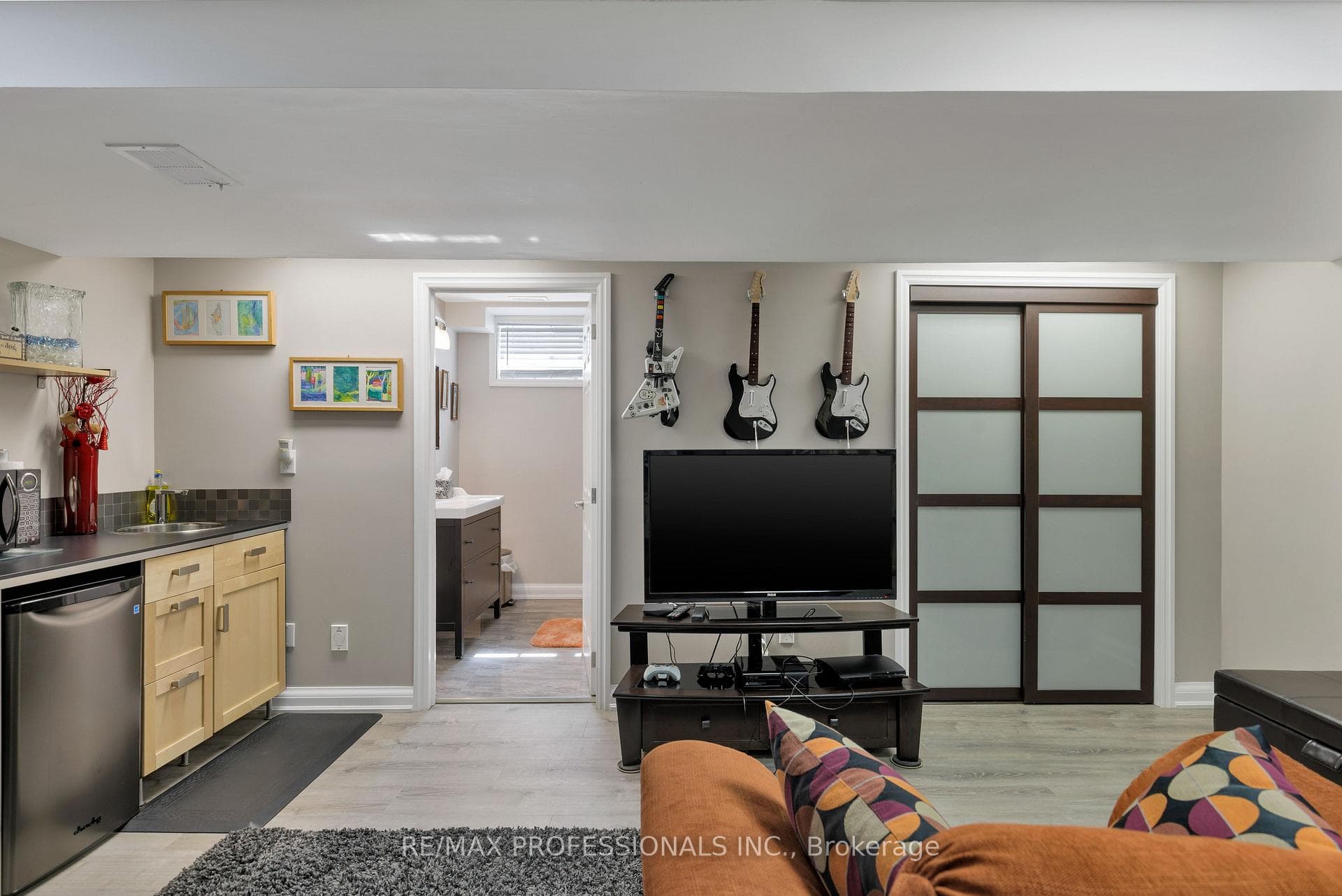 106 Rathburn Road photo 47