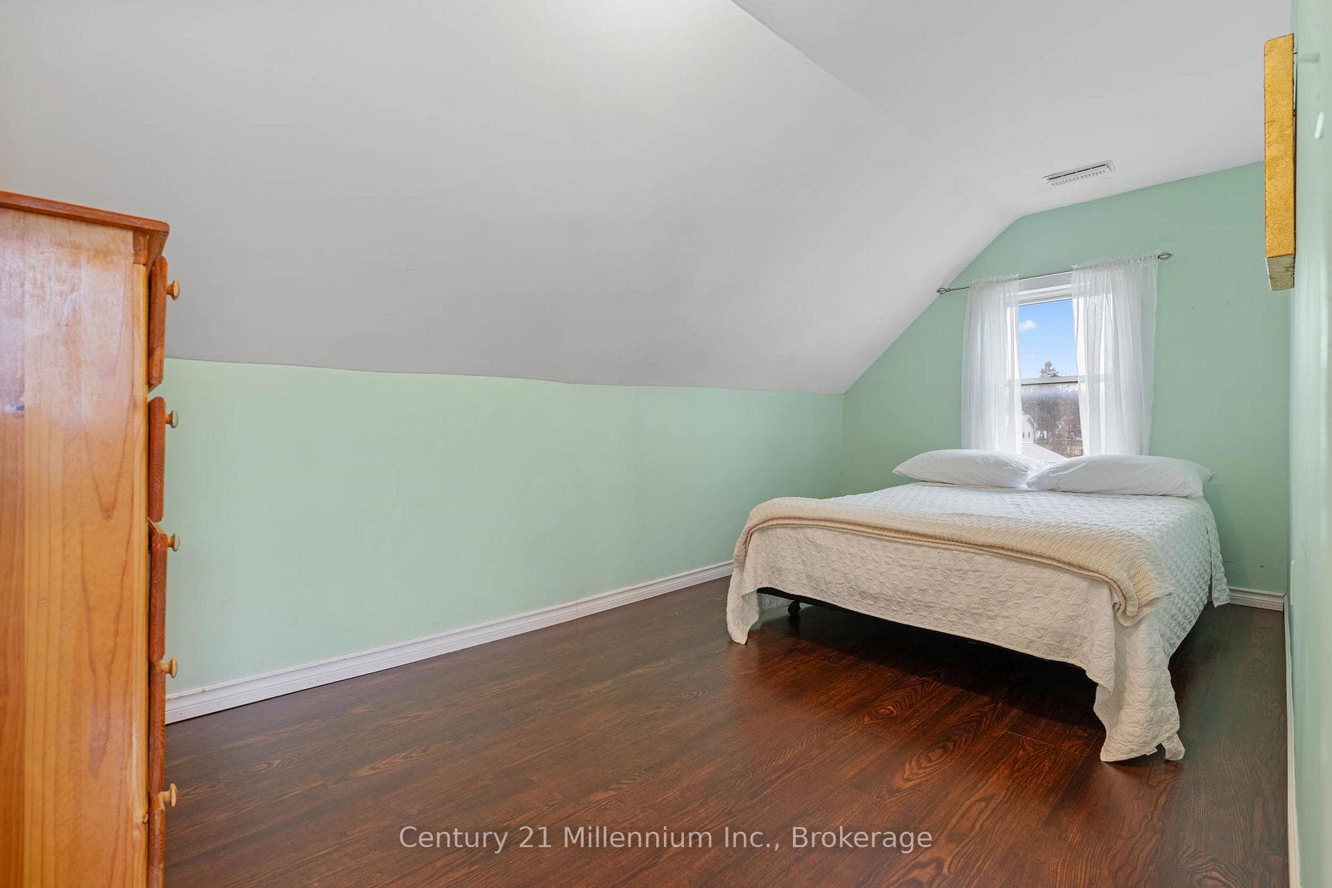 251 William Street photo 22