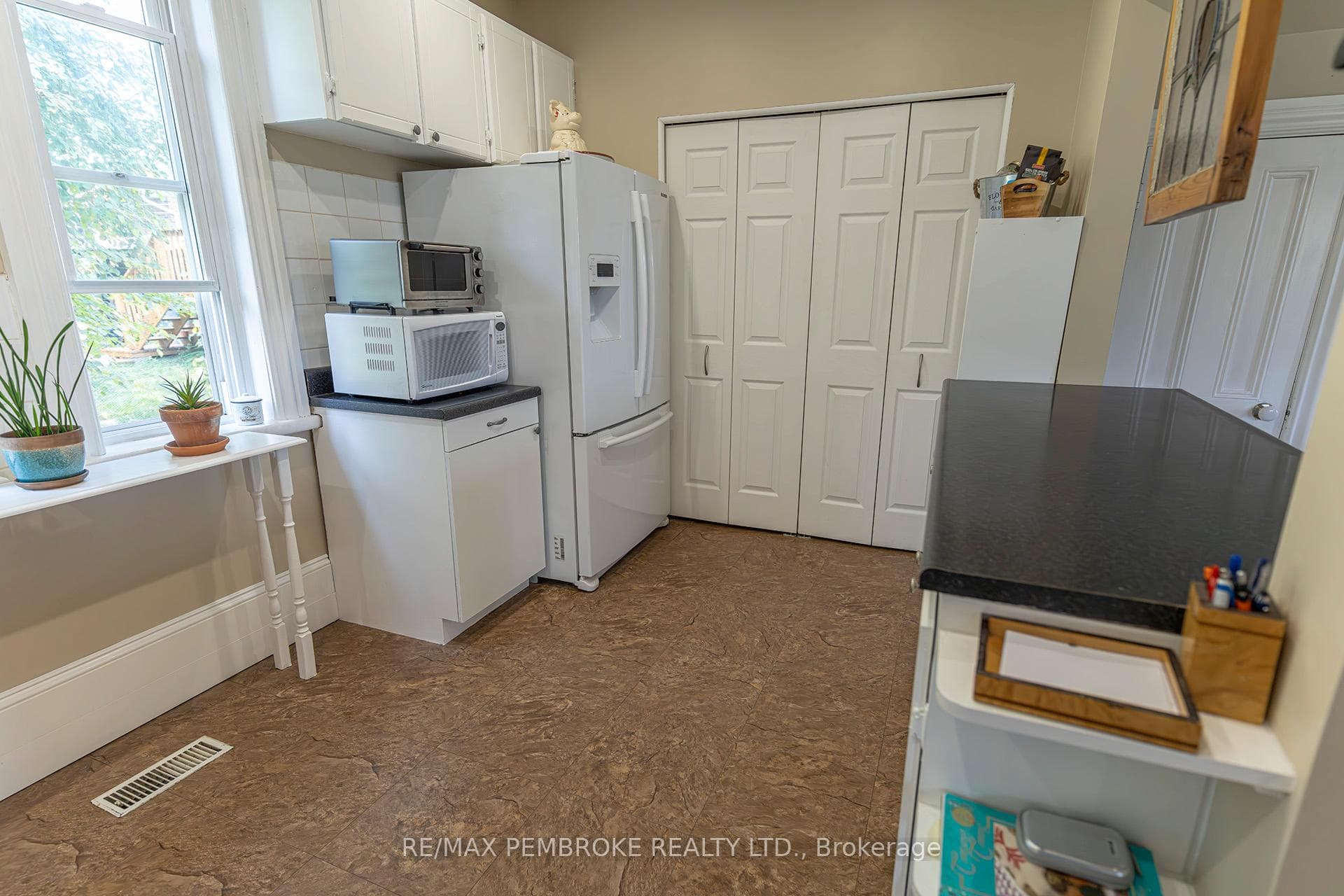 138 Jane Street photo 17