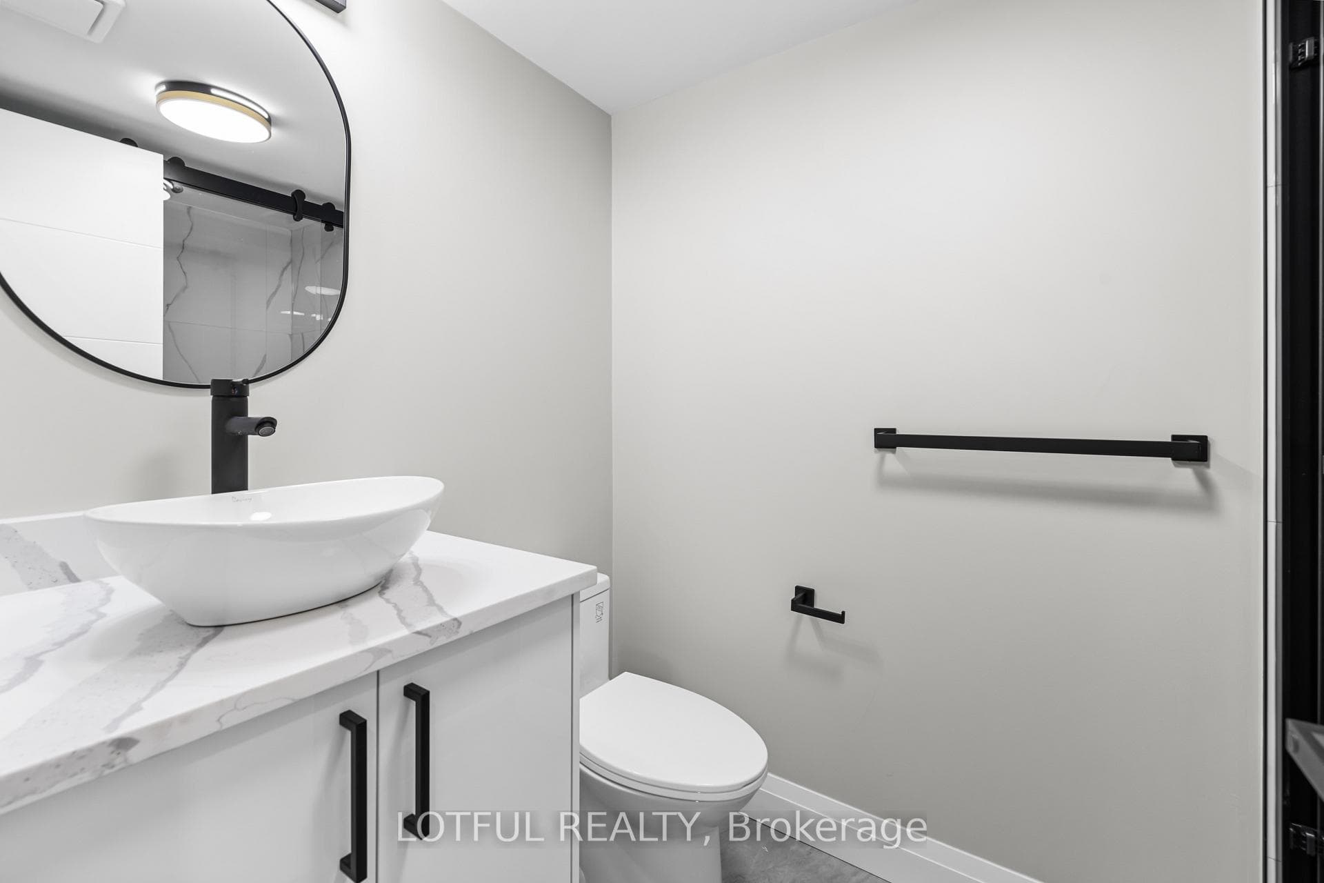 459 Tweedsmuir Avenue Unit A photo 19