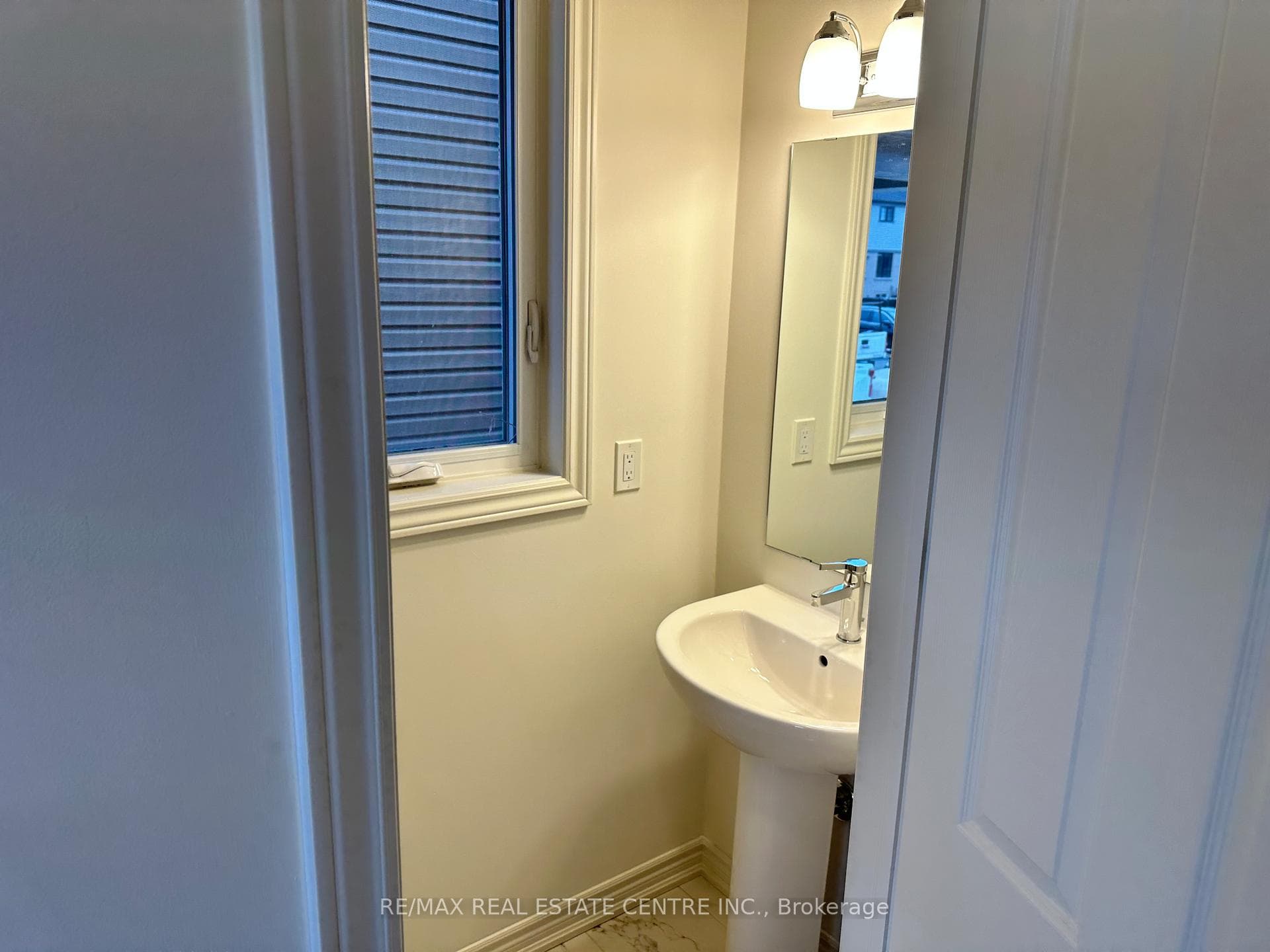 220 Elliot Avenue photo 3