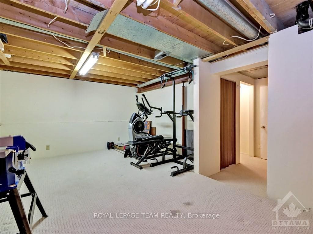 1690 SAXONY Crescent photo 26