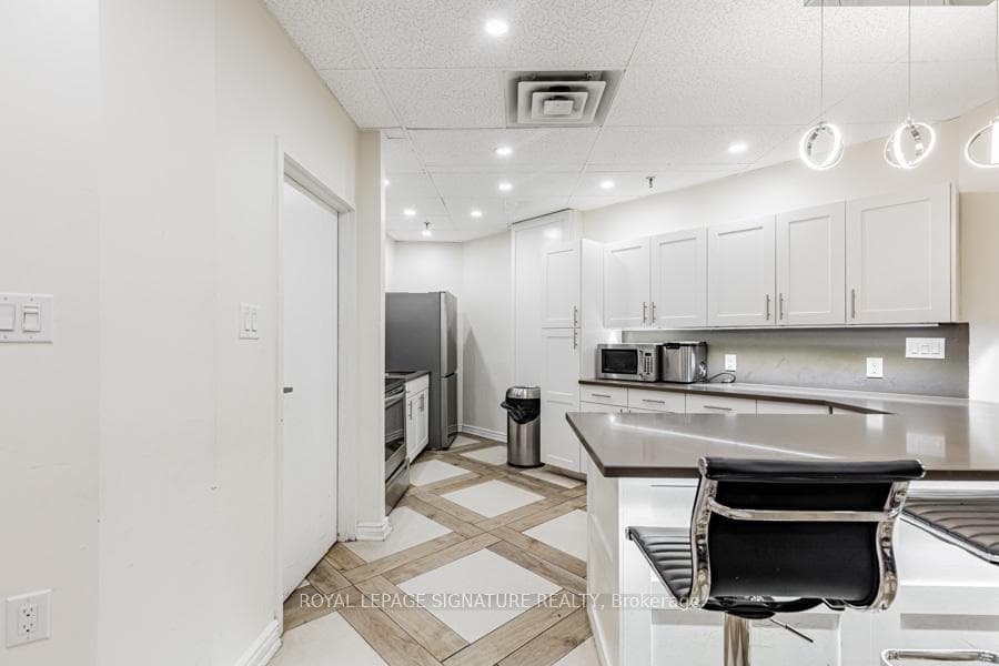 PARTY ROOM