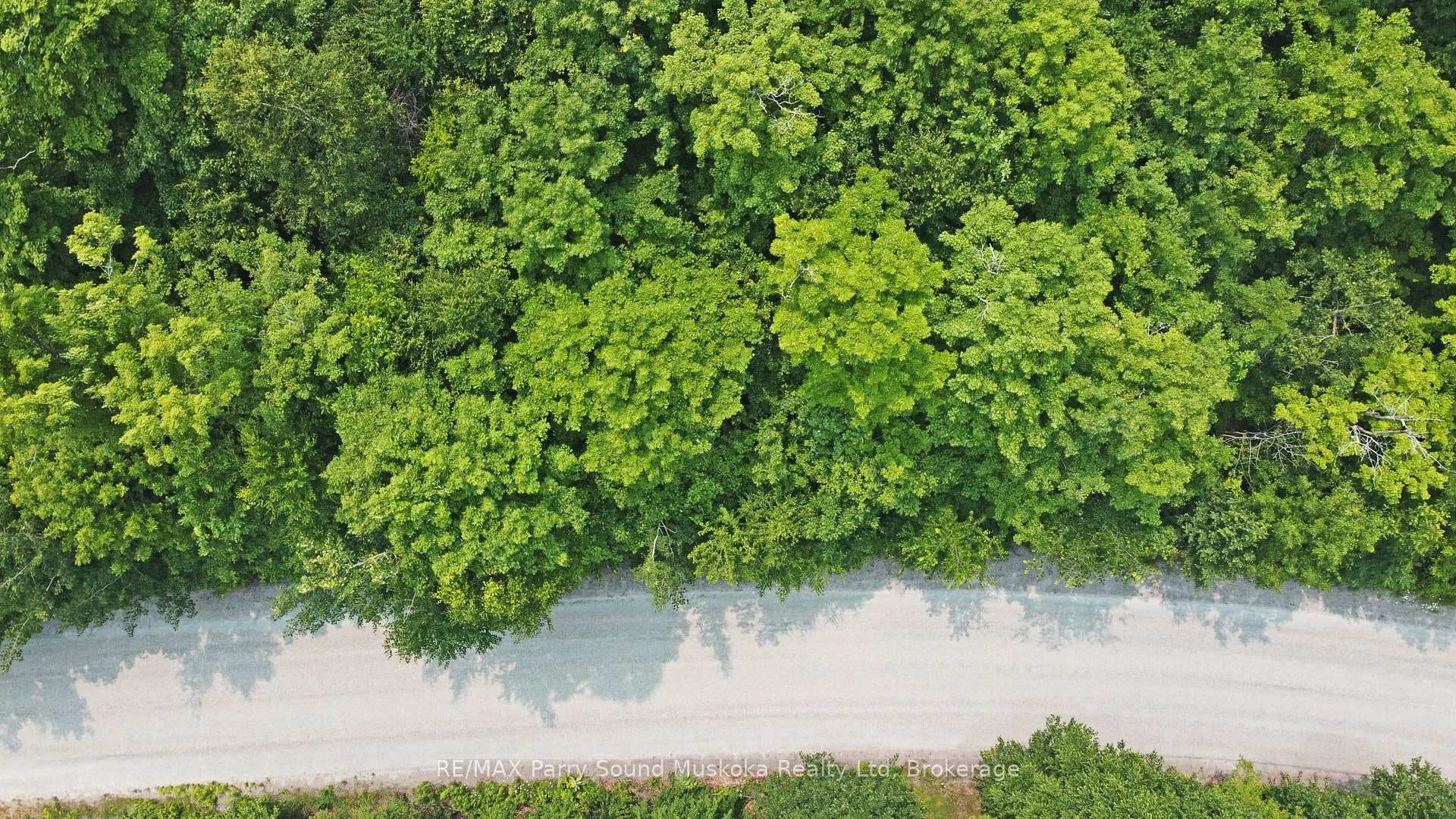 Mins from public Maplewood beach & access