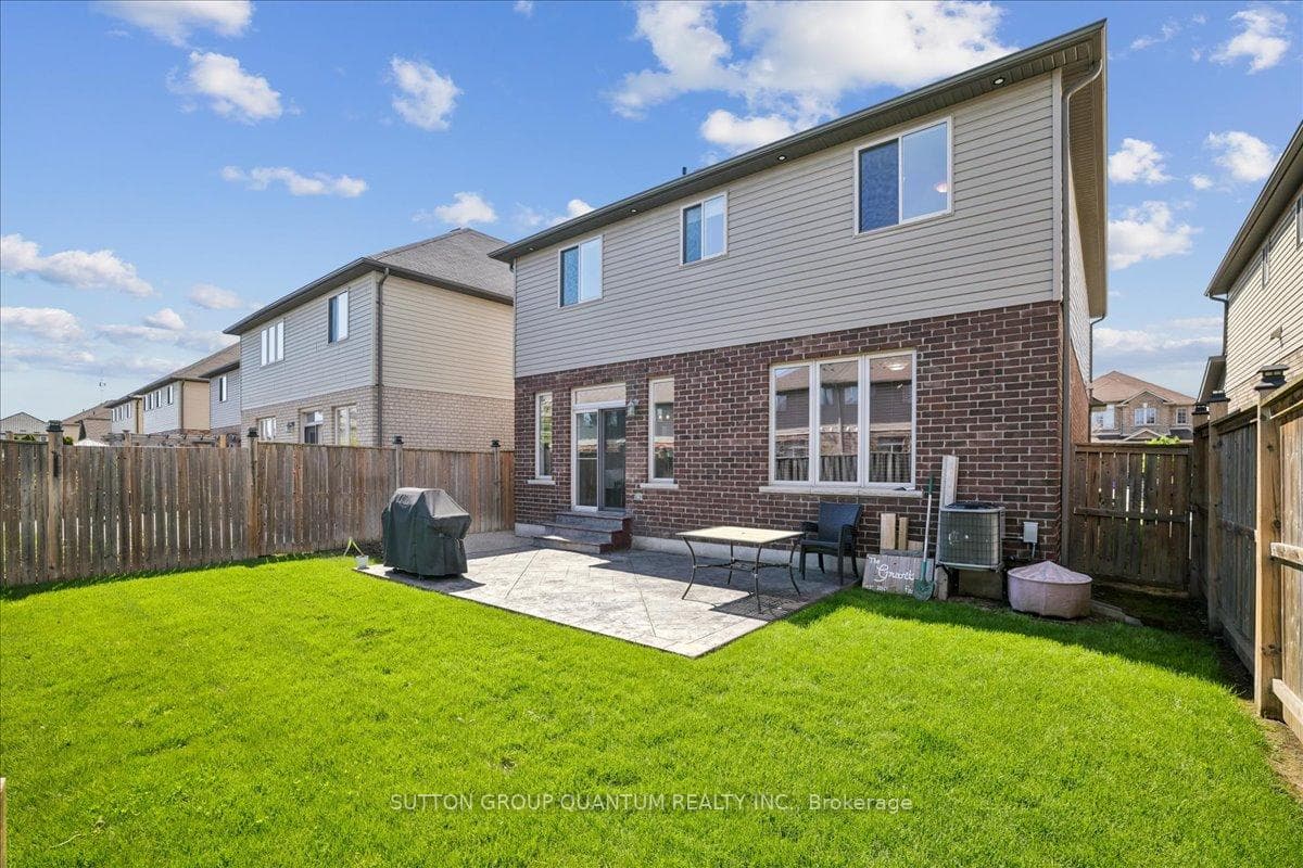 92 Garinger Crescent photo 42