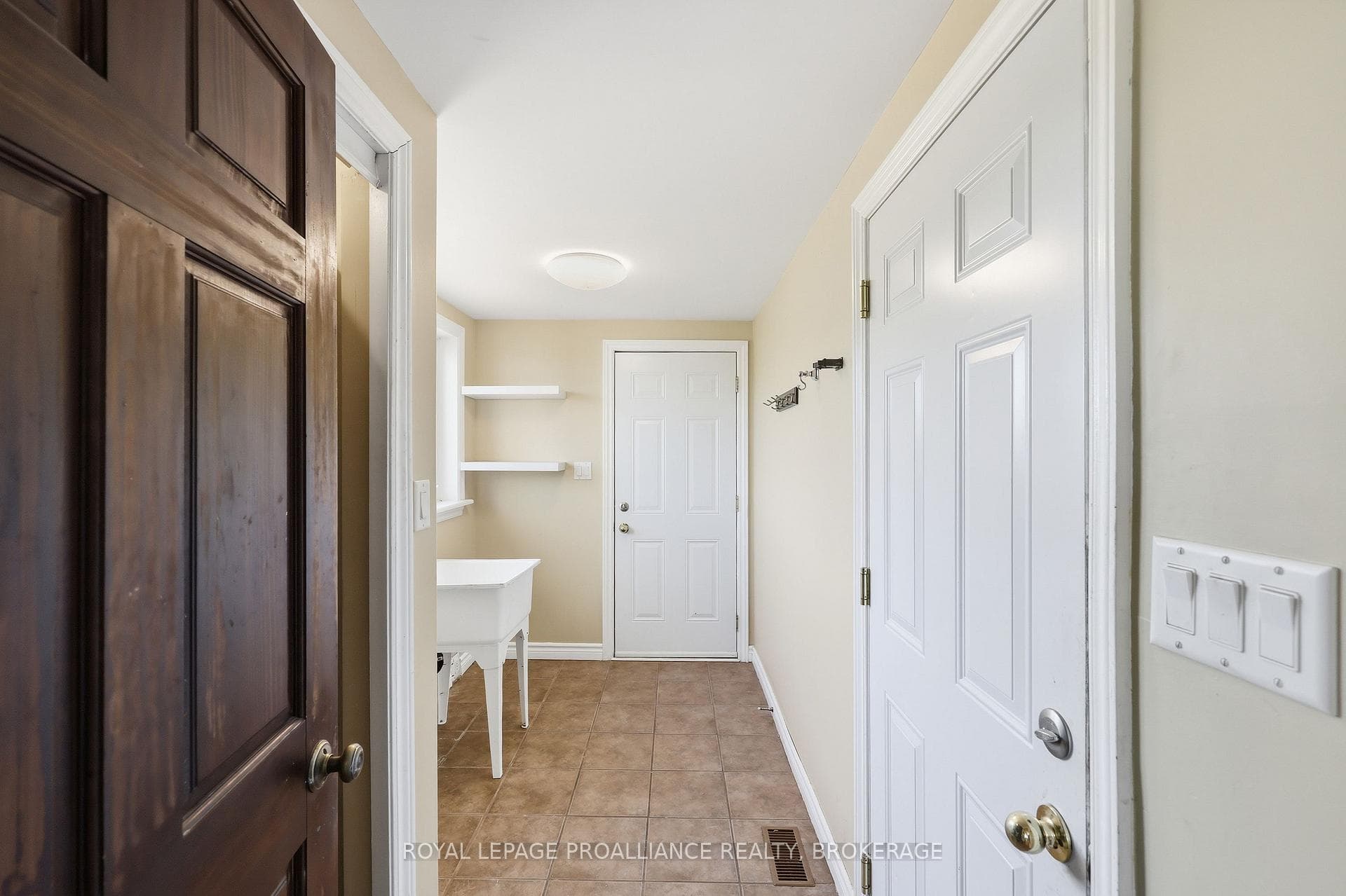 1461 English Way photo 26