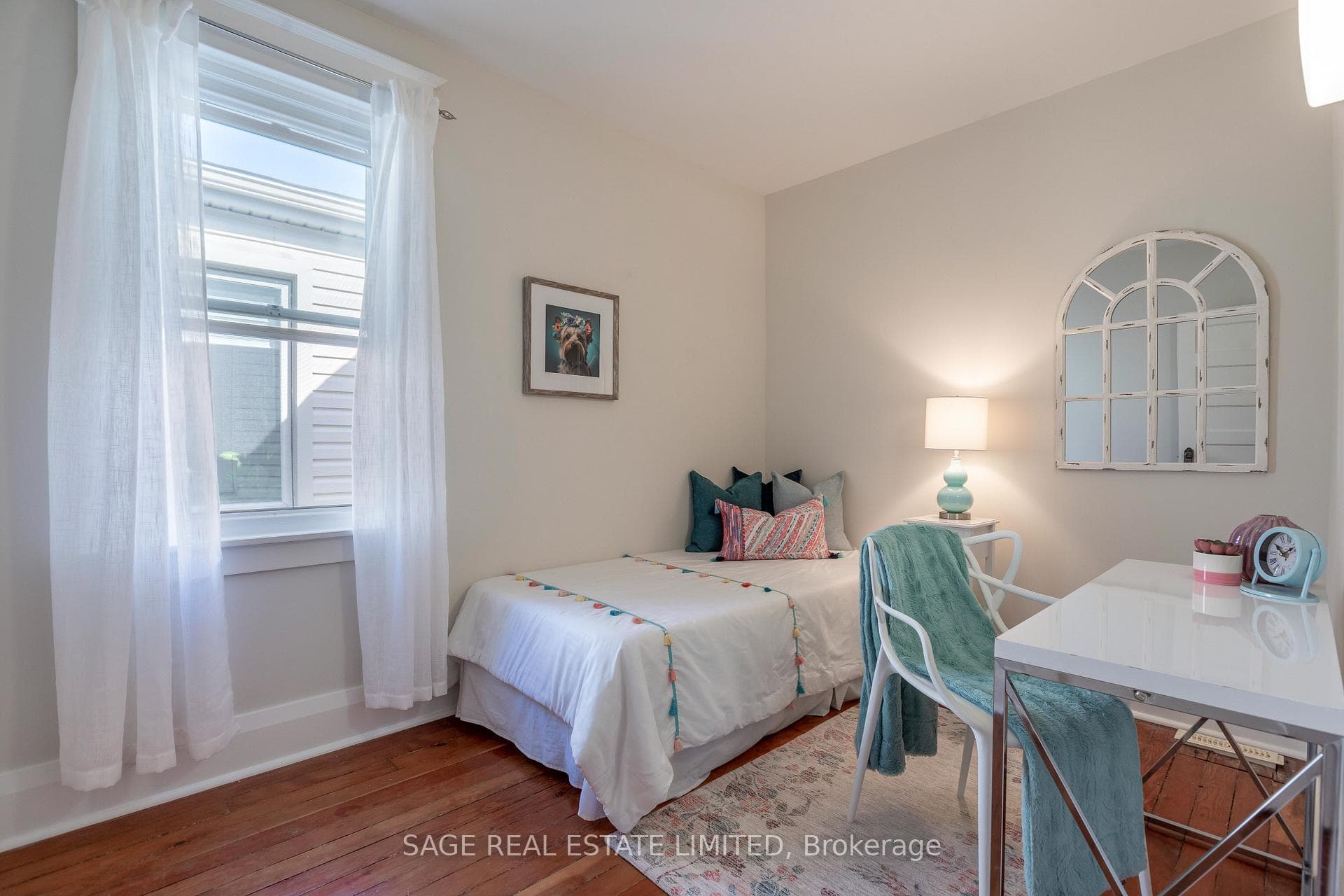 38 Queensdale Avenue photo 13
