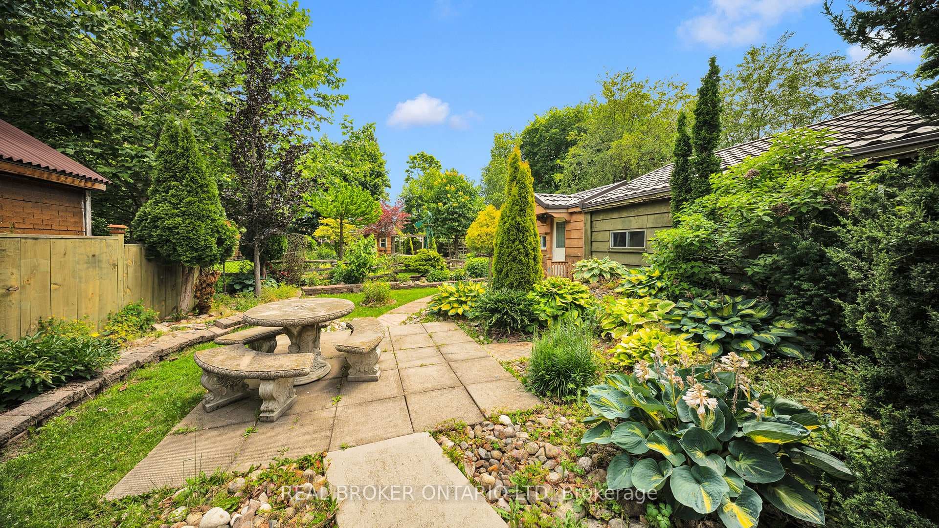 74 Sterling Street photo 32