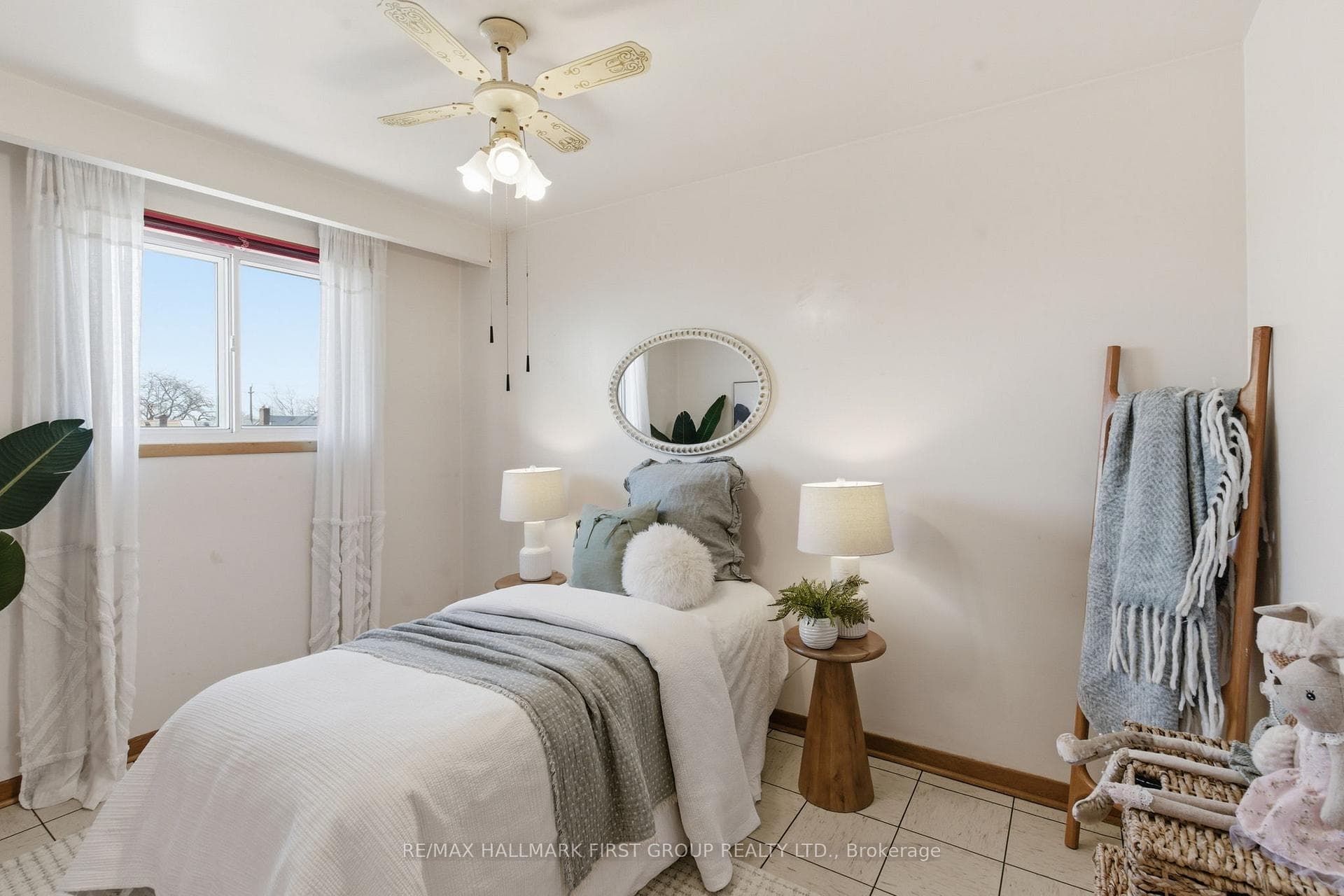 152 MCROBERTS Avenue photo 24
