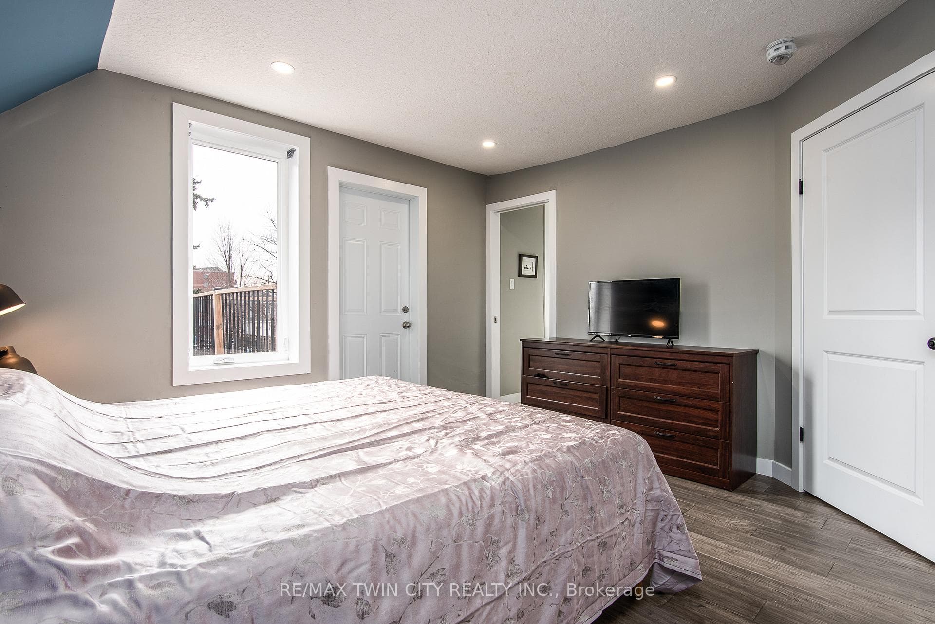 15 Herlan Avenue photo 24