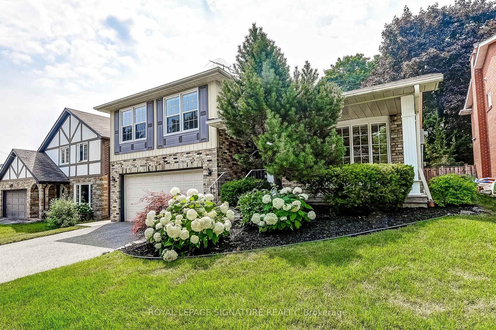 90 Whitehorn Crescent photo 2
