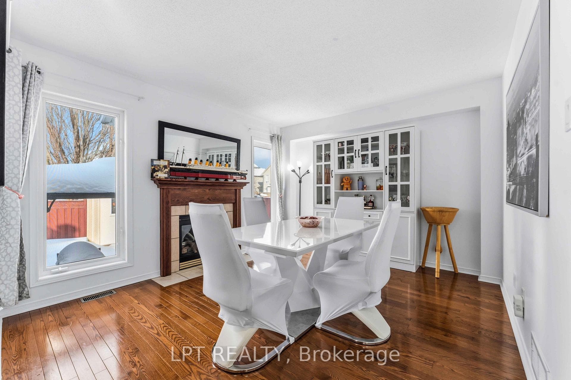 1549 Senateurs Way photo 11