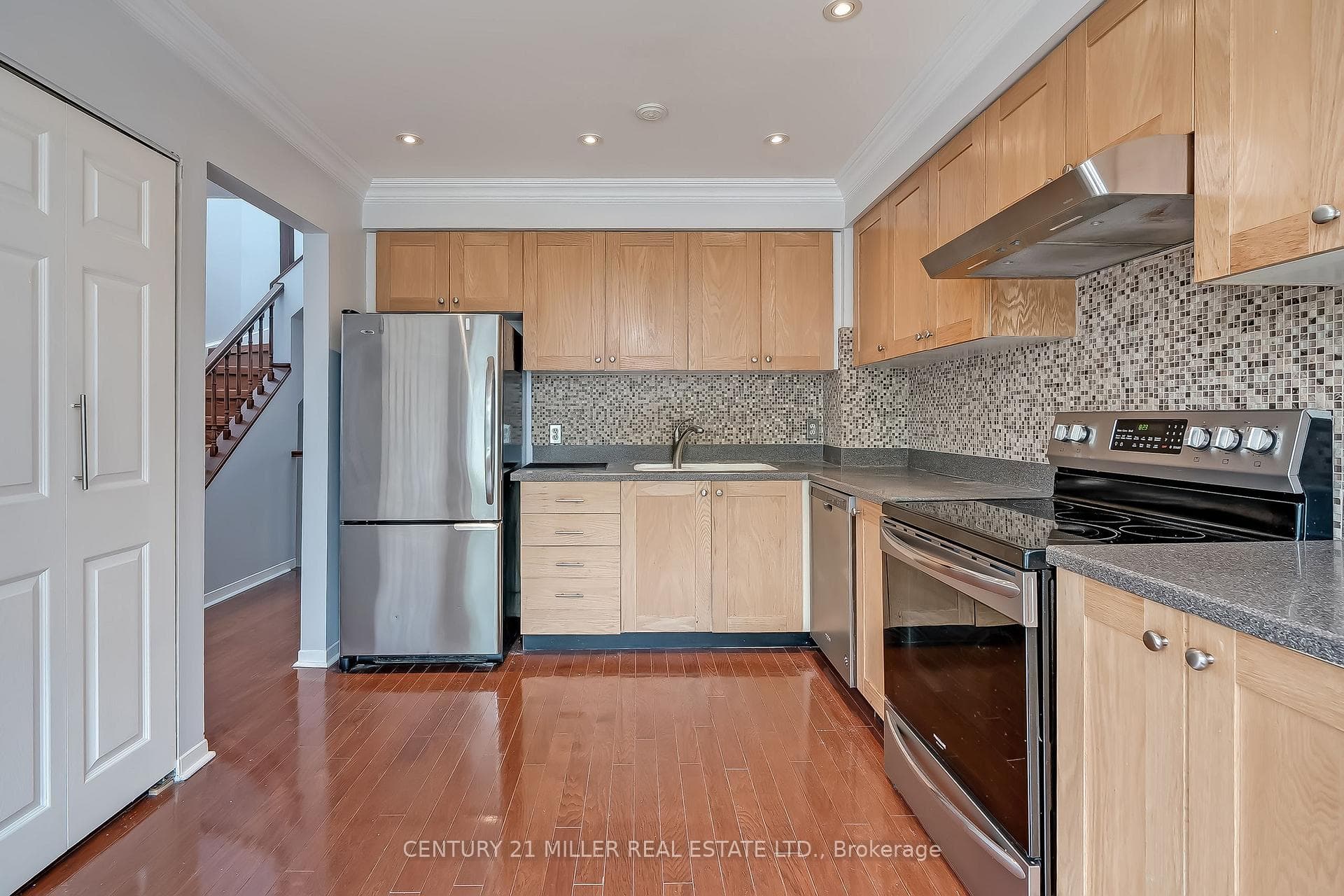 118 John Street photo 7