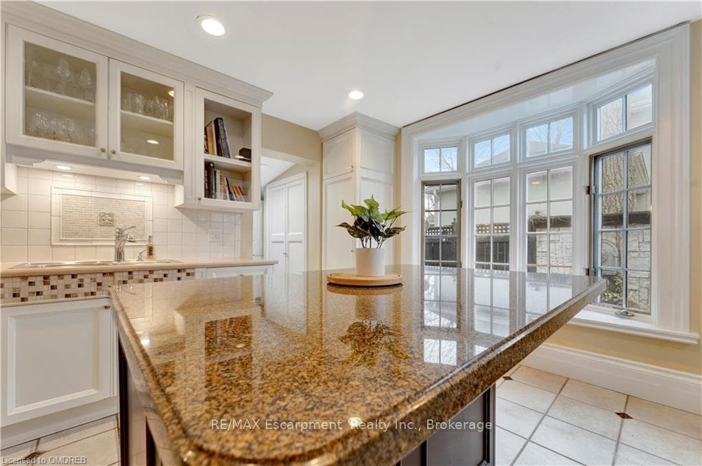 124 CHISHOLM Street photo 12