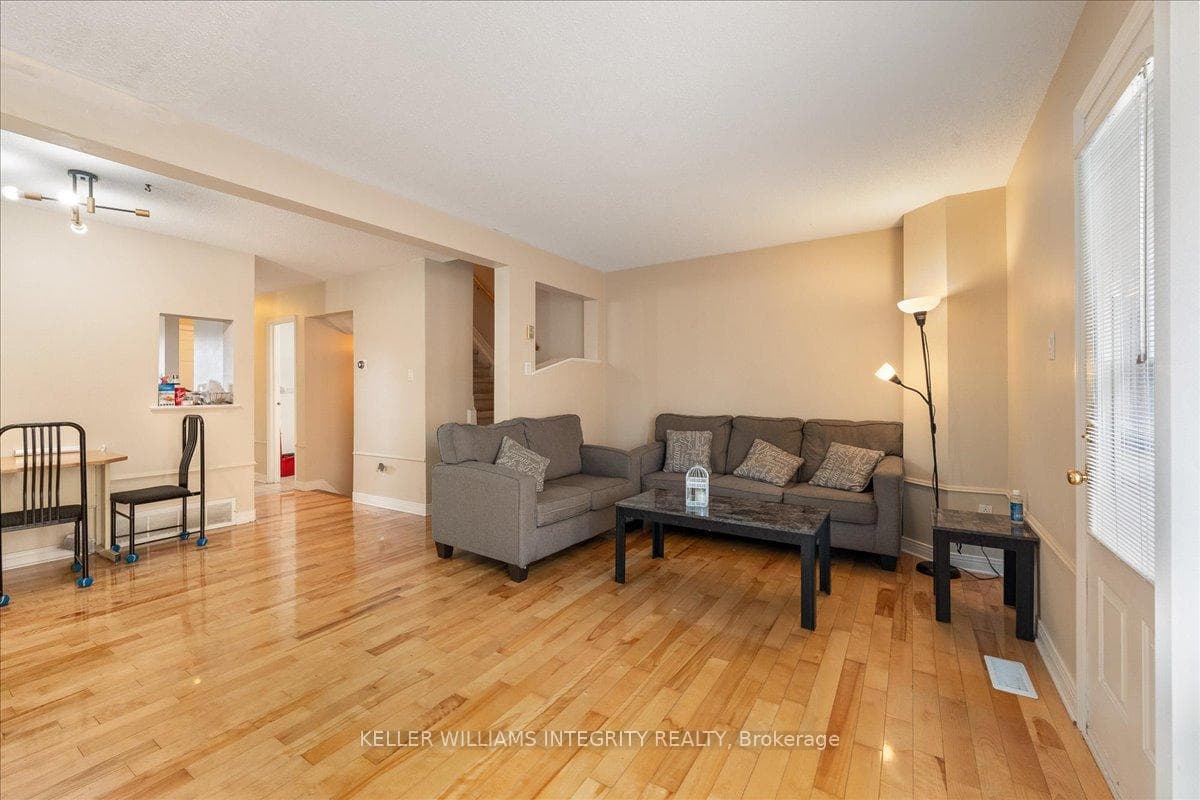 1798 Stonehenge Crescent photo 14