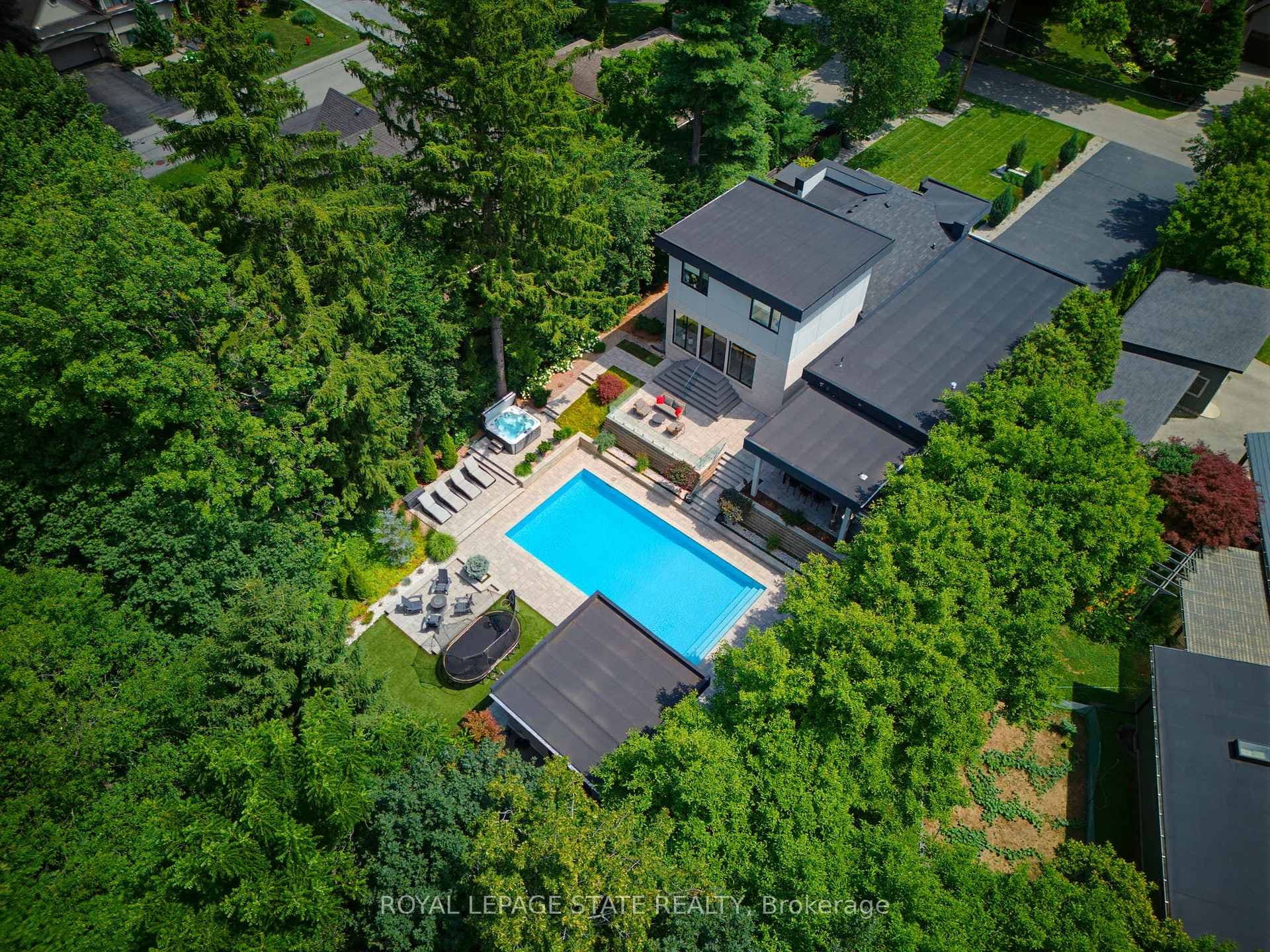 282 Robina Road photo 5