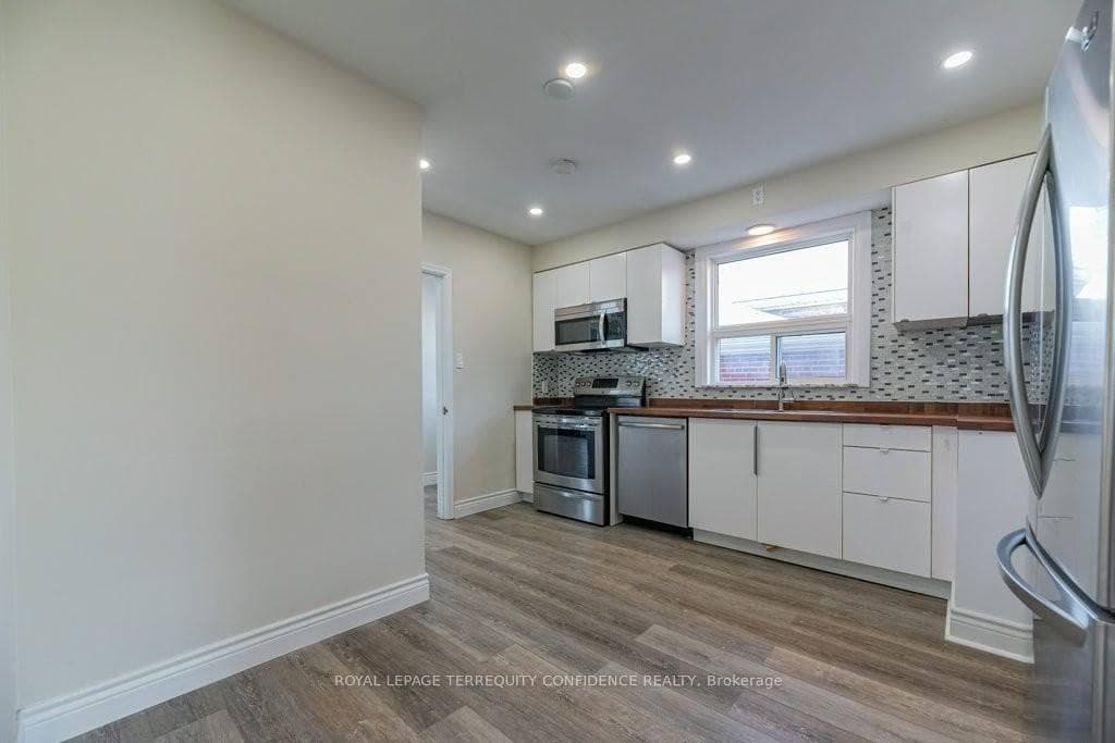 219 Betty Ann Drive photo 4
