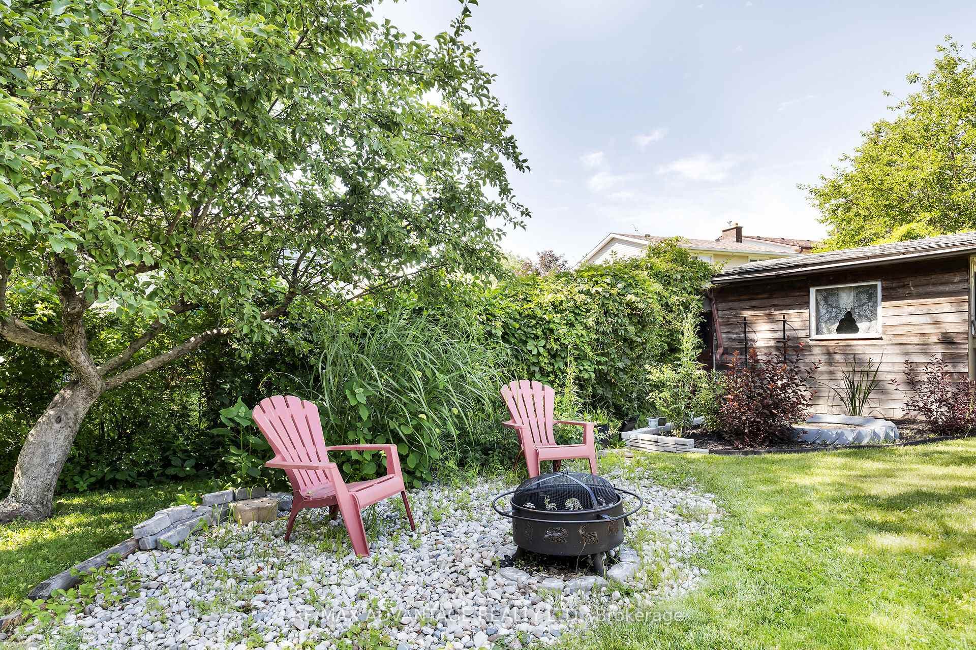 7 Lochern Road photo 32