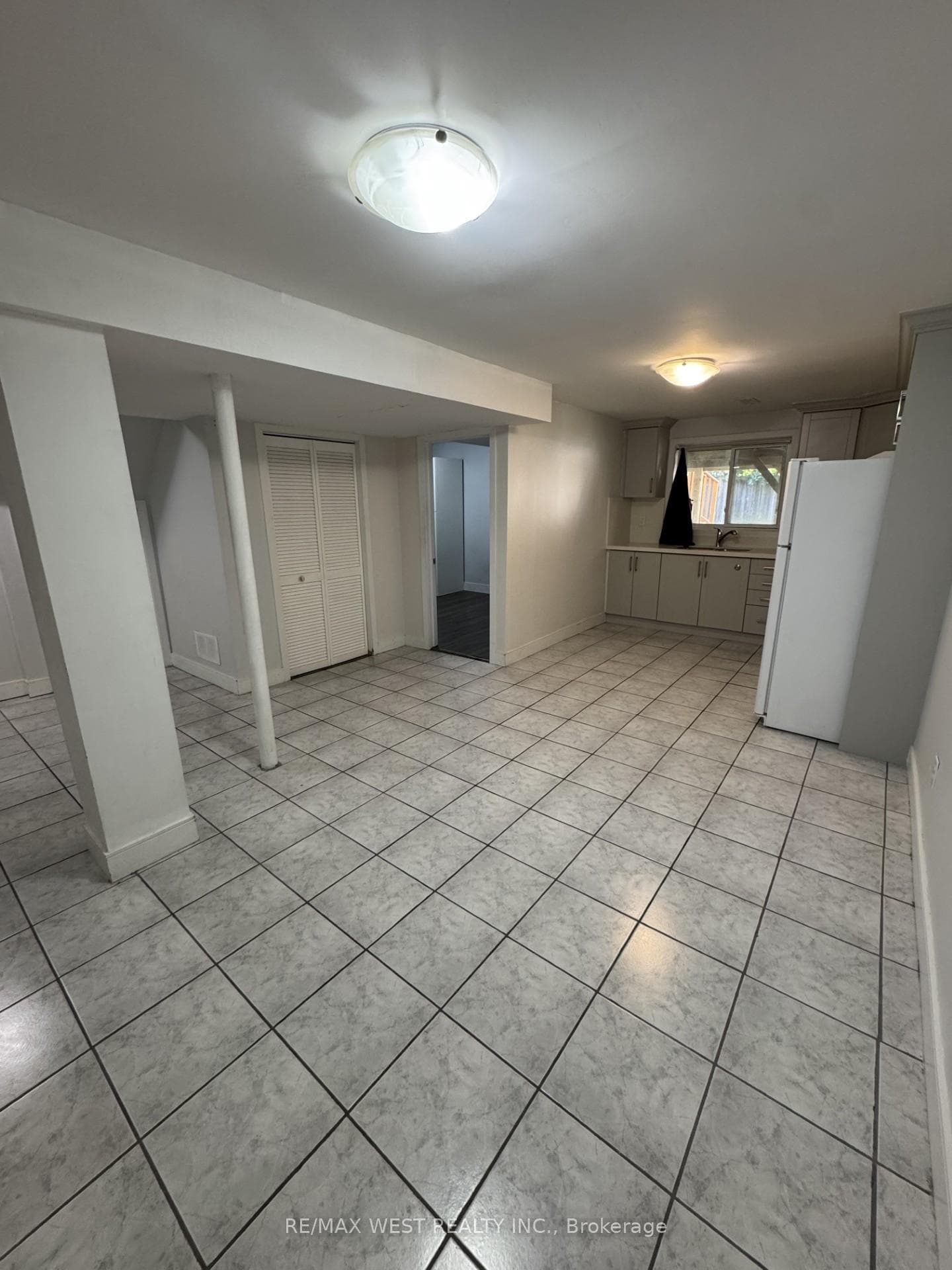 631 Ashprior Avenue photo 6