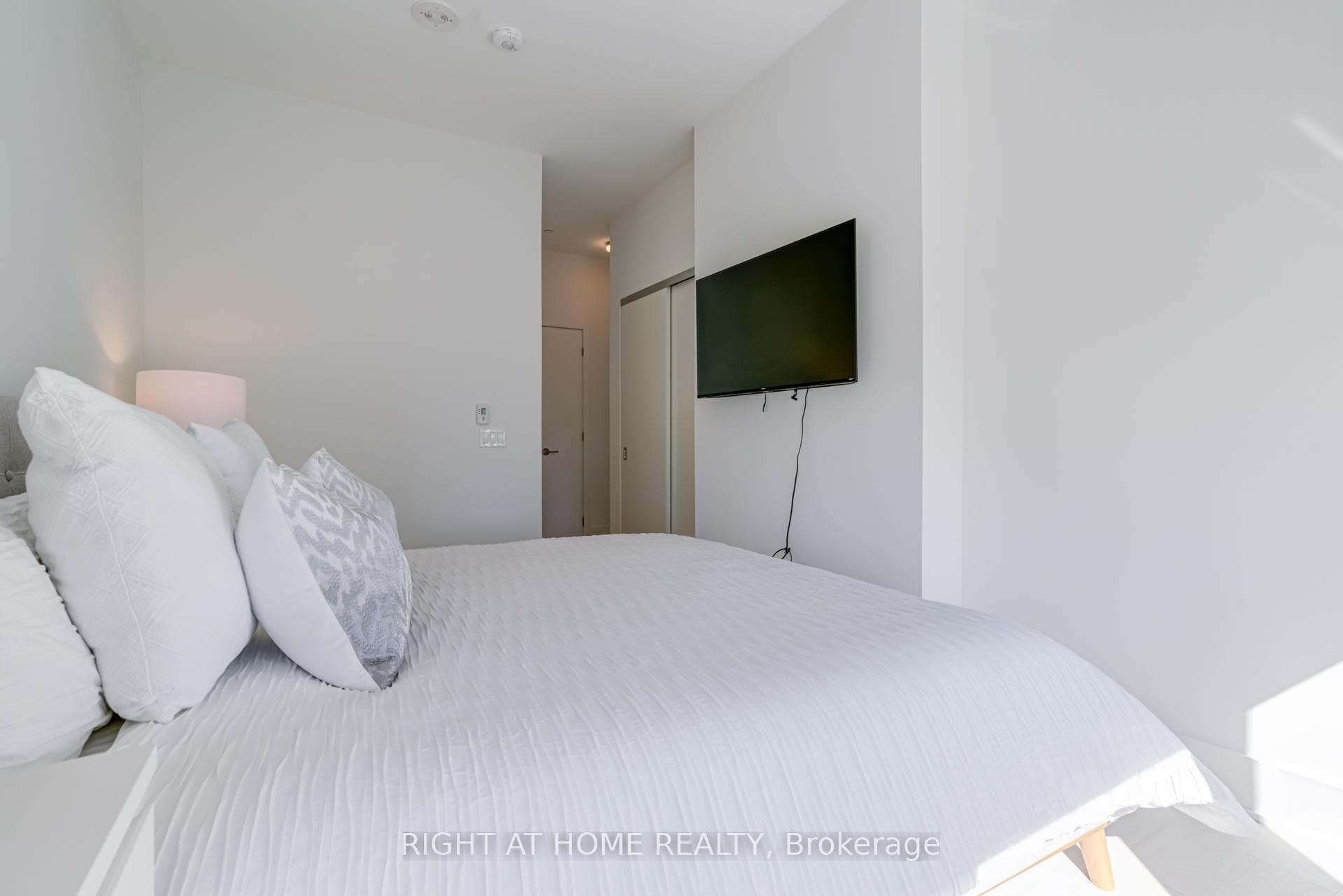 11 Yorkville Avenue Unit 2906 photo 16
