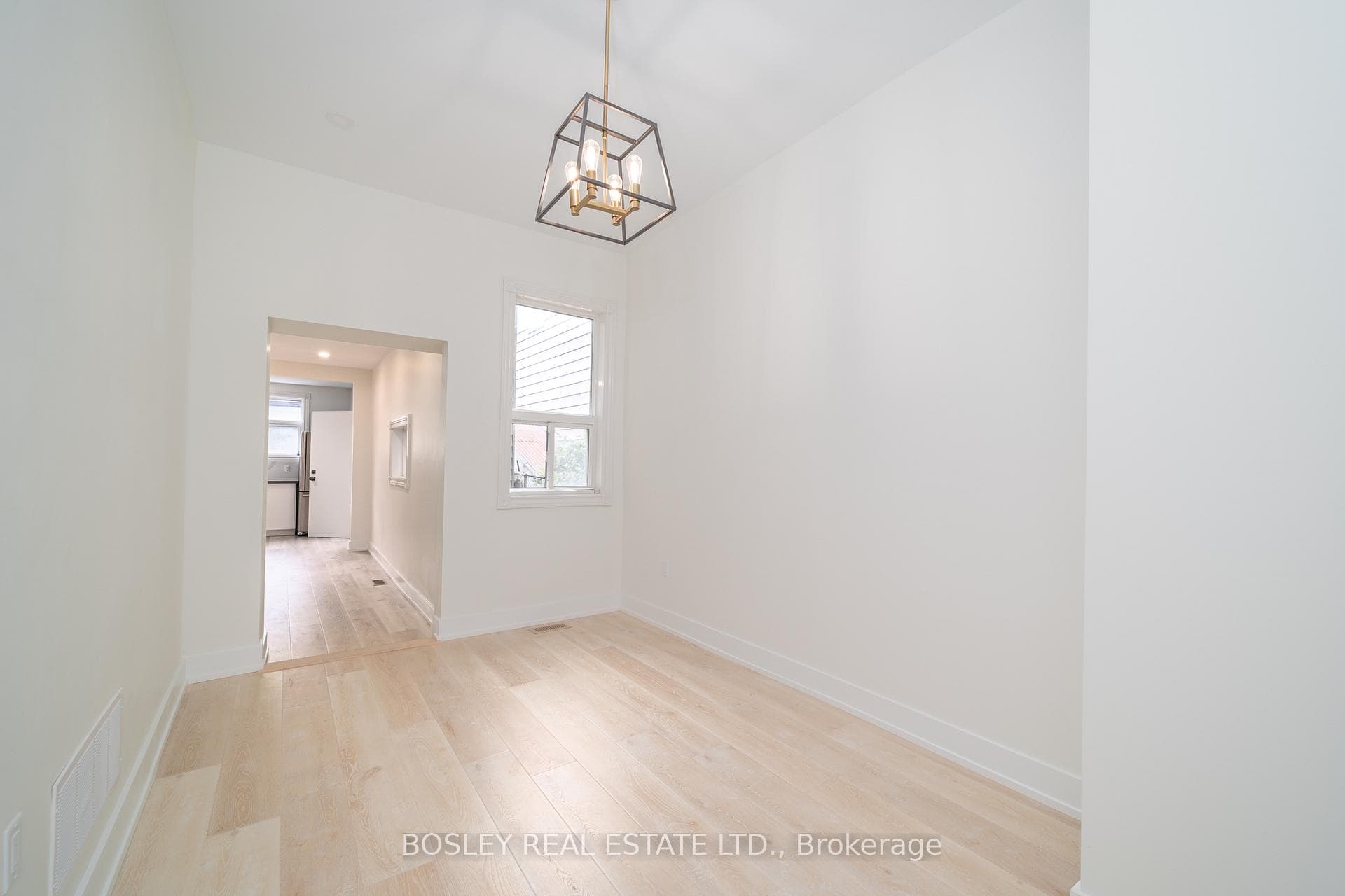 13 Mansfield Avenue Unit 2 photo 5