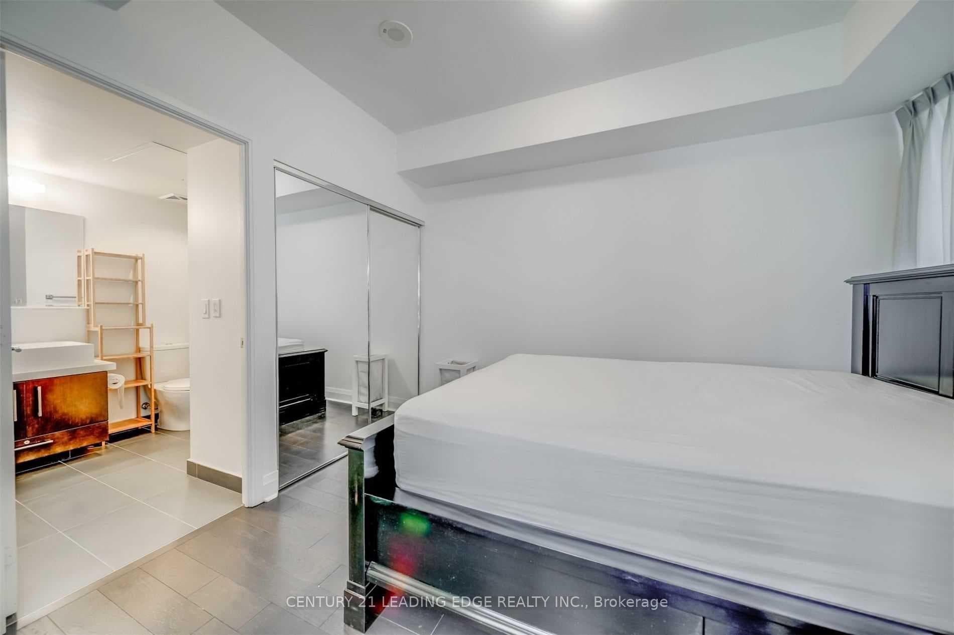 1080 Bay Street Unit 2302 photo 15