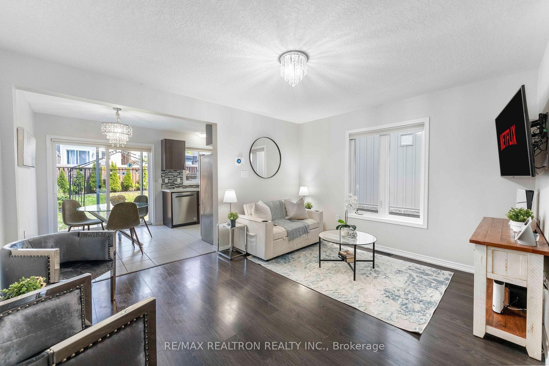 25 ROBINSON Street photo 9
