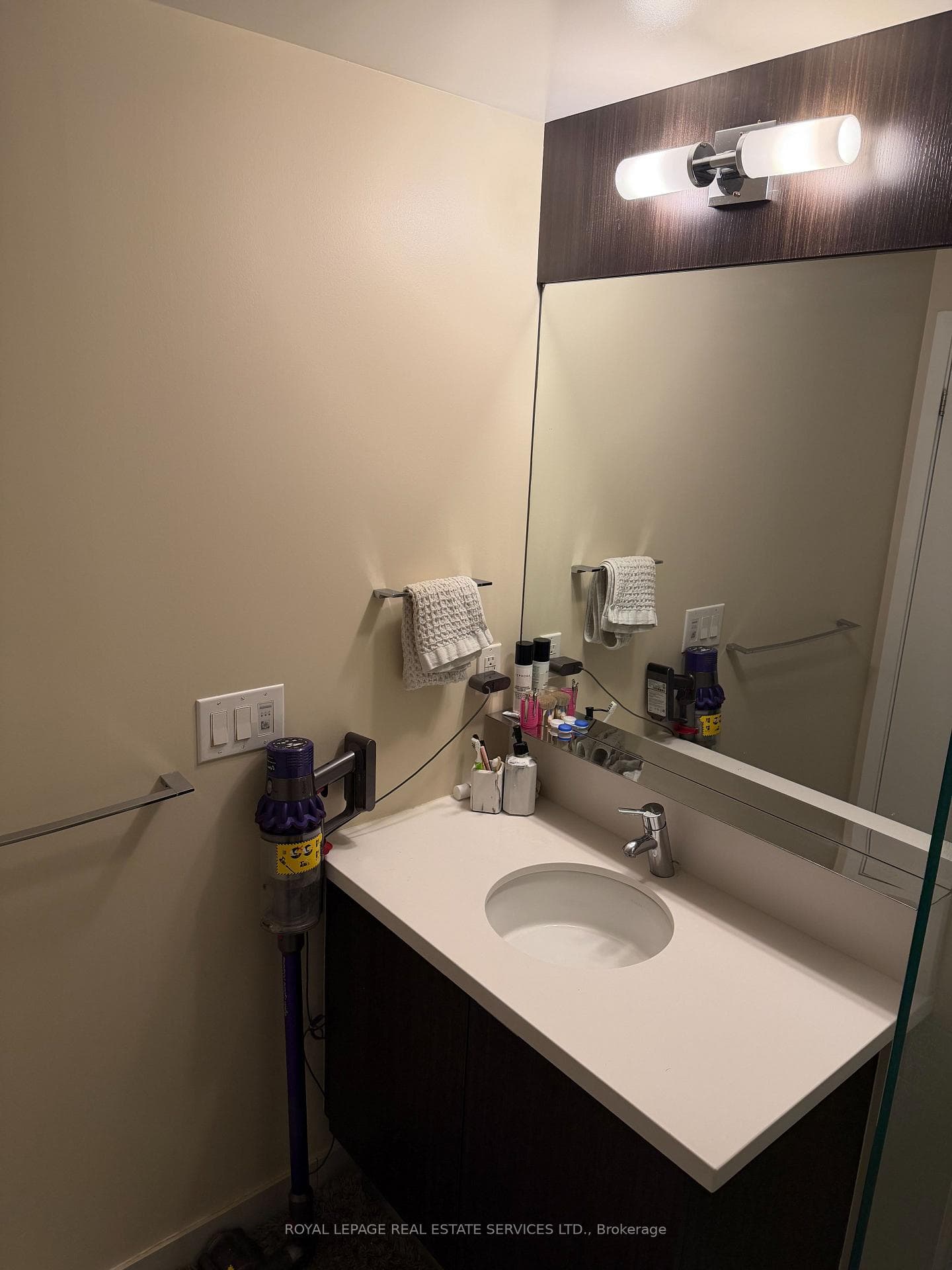 21 Widmer Street Unit 3706 photo 19