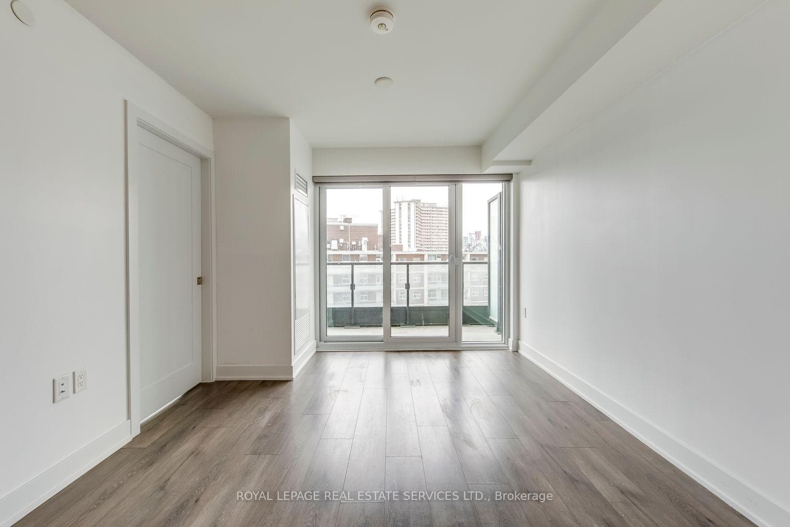 585 Bloor Street Unit 1320 photo 13