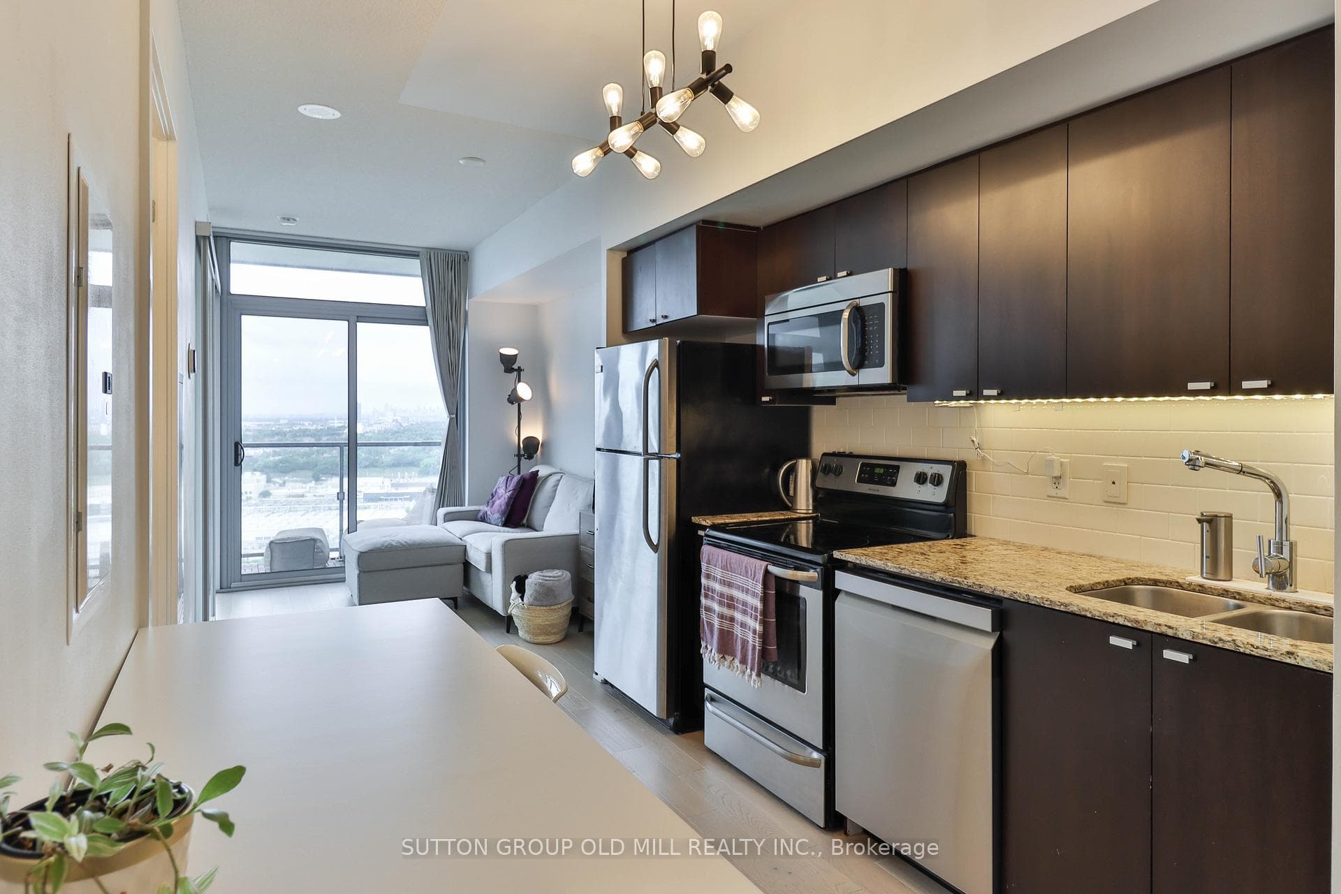 105 The Queensway N/A Unit 2709 photo 5