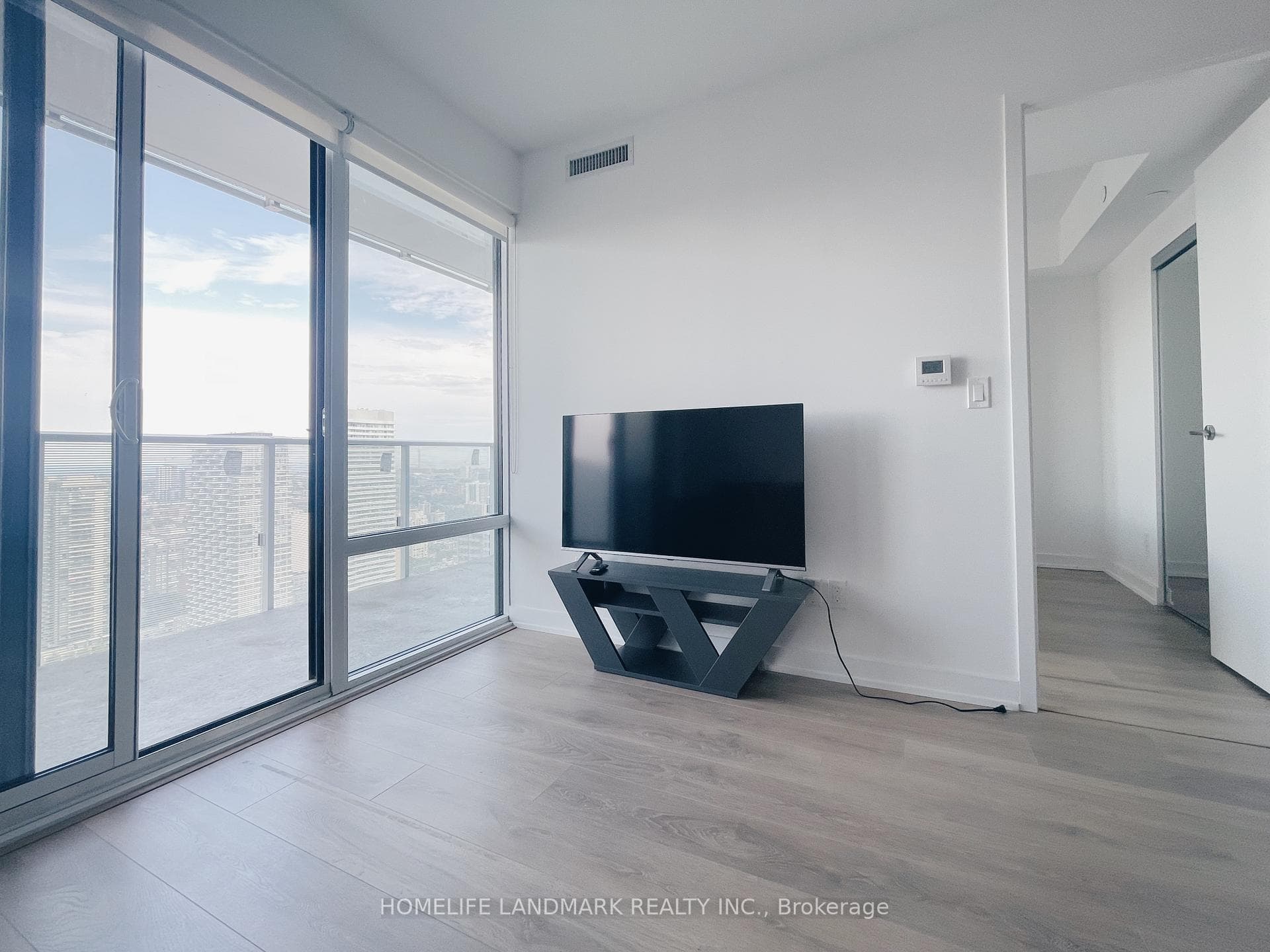 501 Yonge Street Unit 3408 photo 4