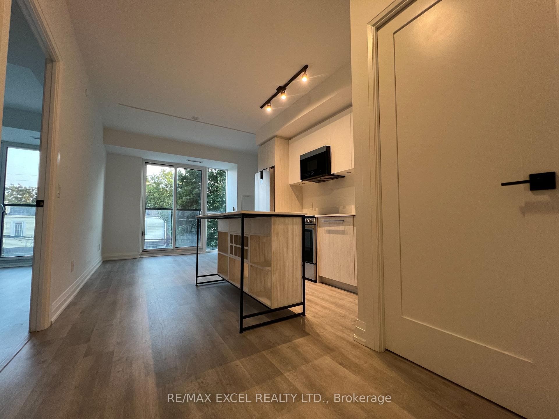 2369 Danforth Avenue Unit 215 photo 27