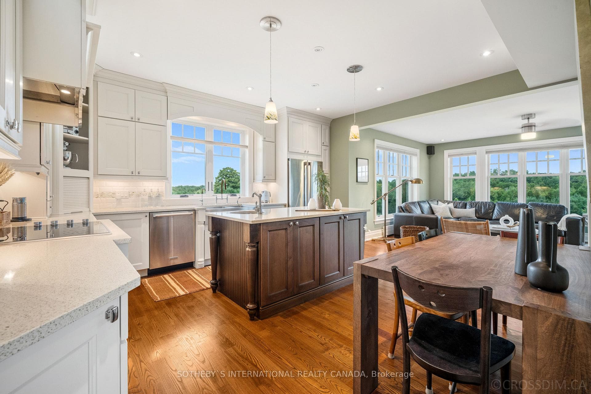 Gourmet kitchen