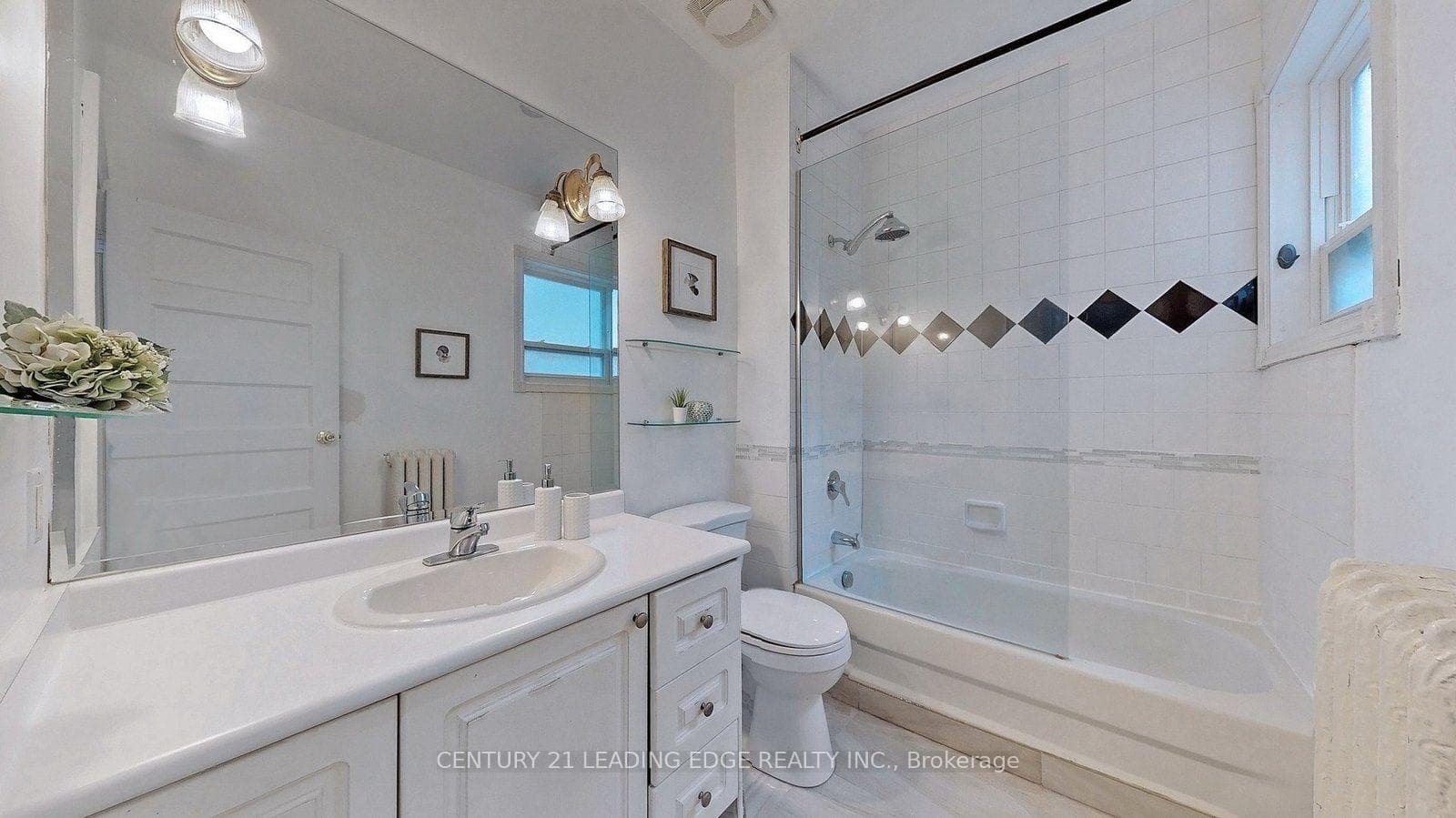 233 BORDEN Street Unit UPPER LEVEL photo 11