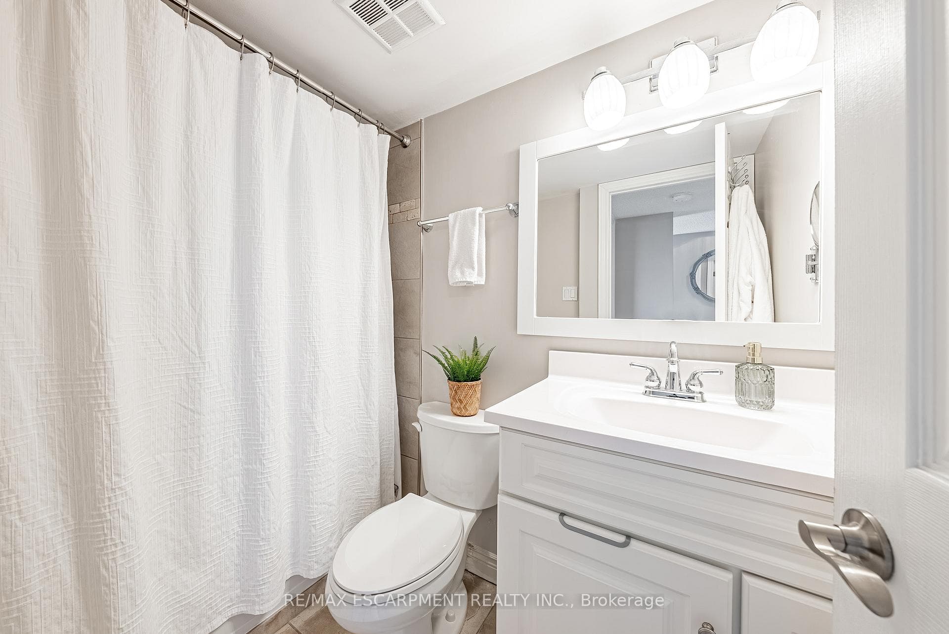 1225 North Shore Boulevard Unit 704 photo 14